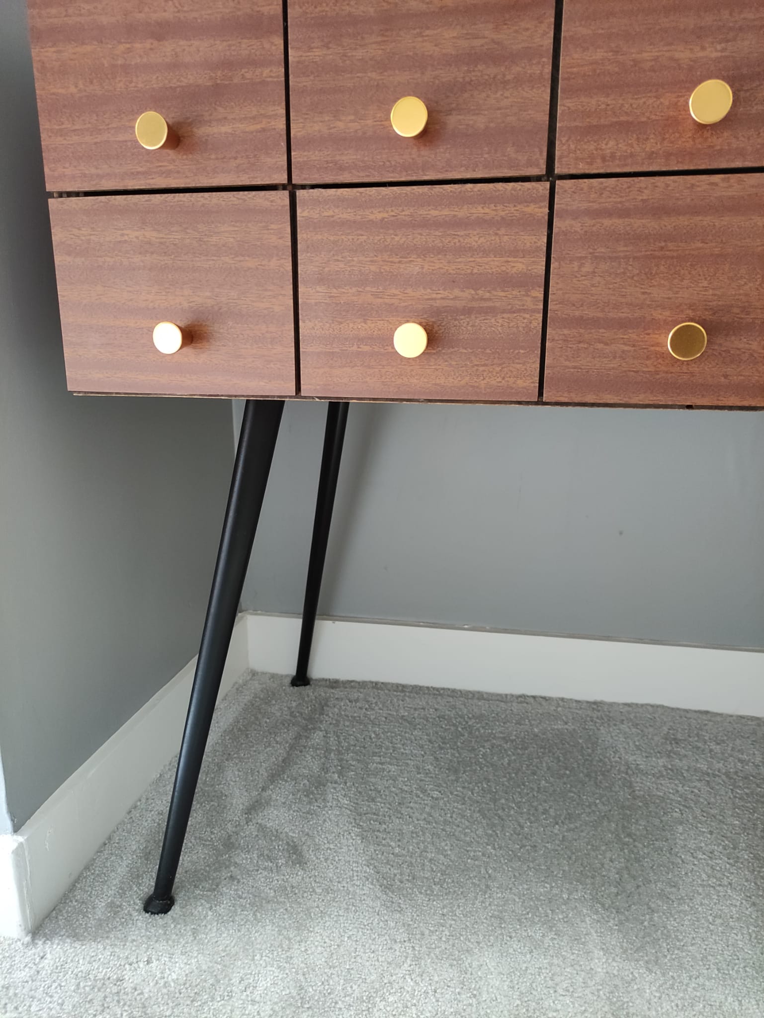 Console cabinet with drawers