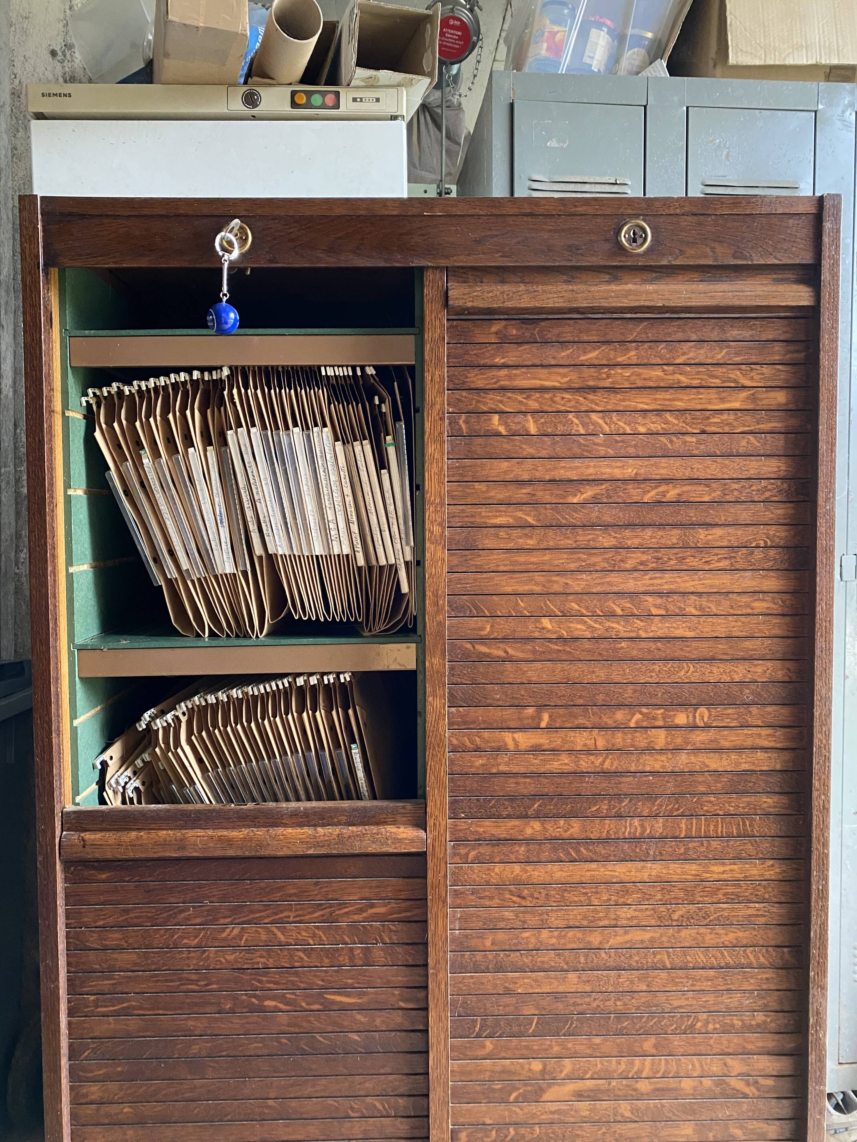 Double curtain furniture