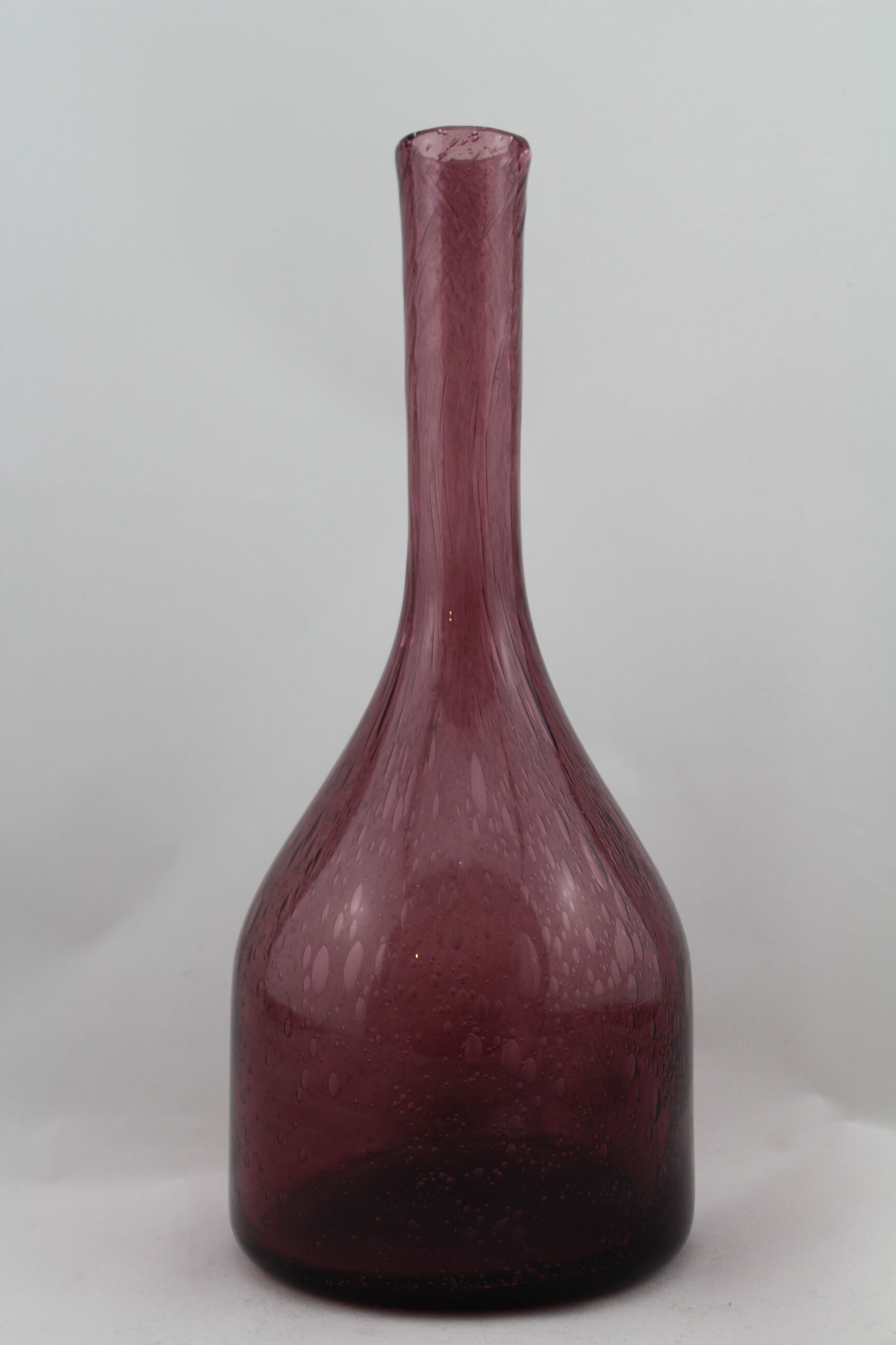 Bouteille ou soliflore en verre bullé de Biot