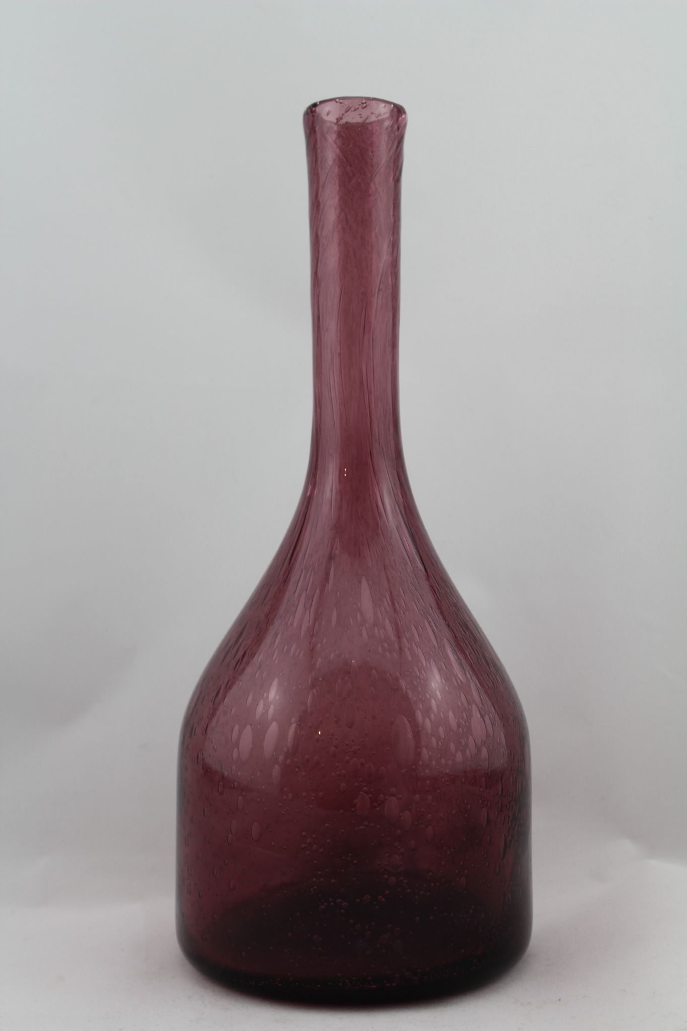 Bouteille ou soliflore en verre bullé de Biot