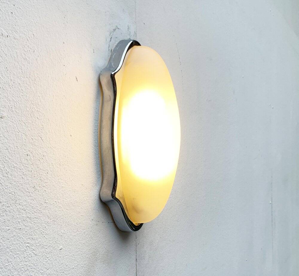 Postmodern Italian wall lamp for indoor and outdoor use, Geco 1 by Luciano Pagani and Angelo Perversi for Arteluce, 1990s.