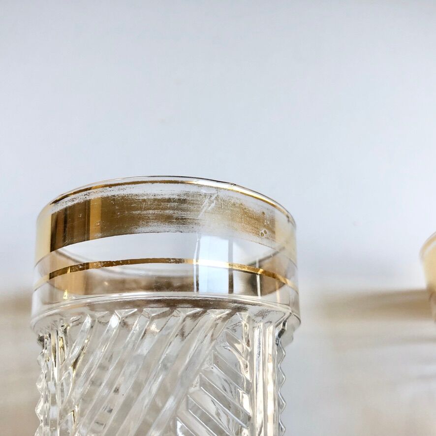 4 small retro glasses