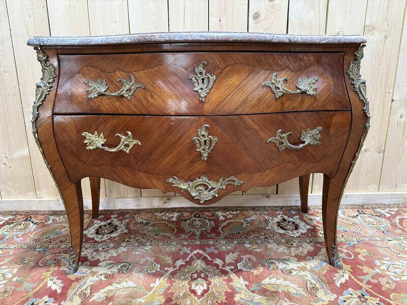 Commode sauteuse de style Louis XV en marqueterie