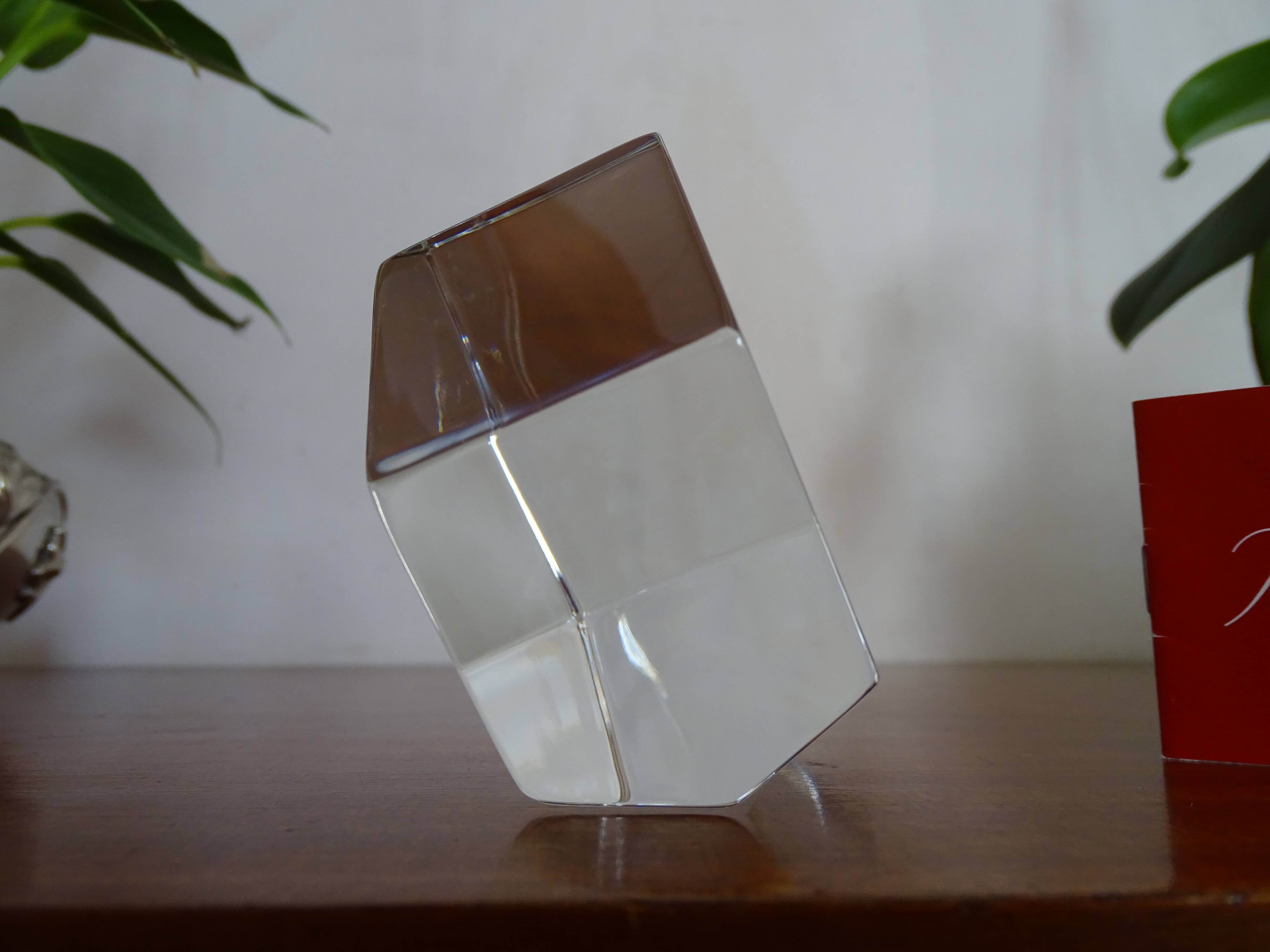 Baccarat crystal paper press - Signed hexagonal block