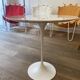 Guéridon « tulipe » - marbre statuarietto - eero saarinen, pour knoll