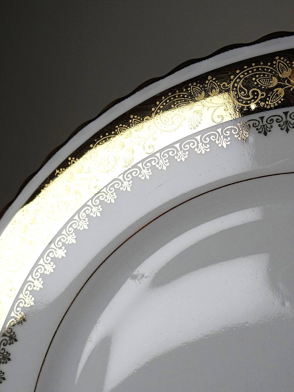 Set of 6 vintage flat plates ADP L Royal Limoges, gilded porcelain - 1
