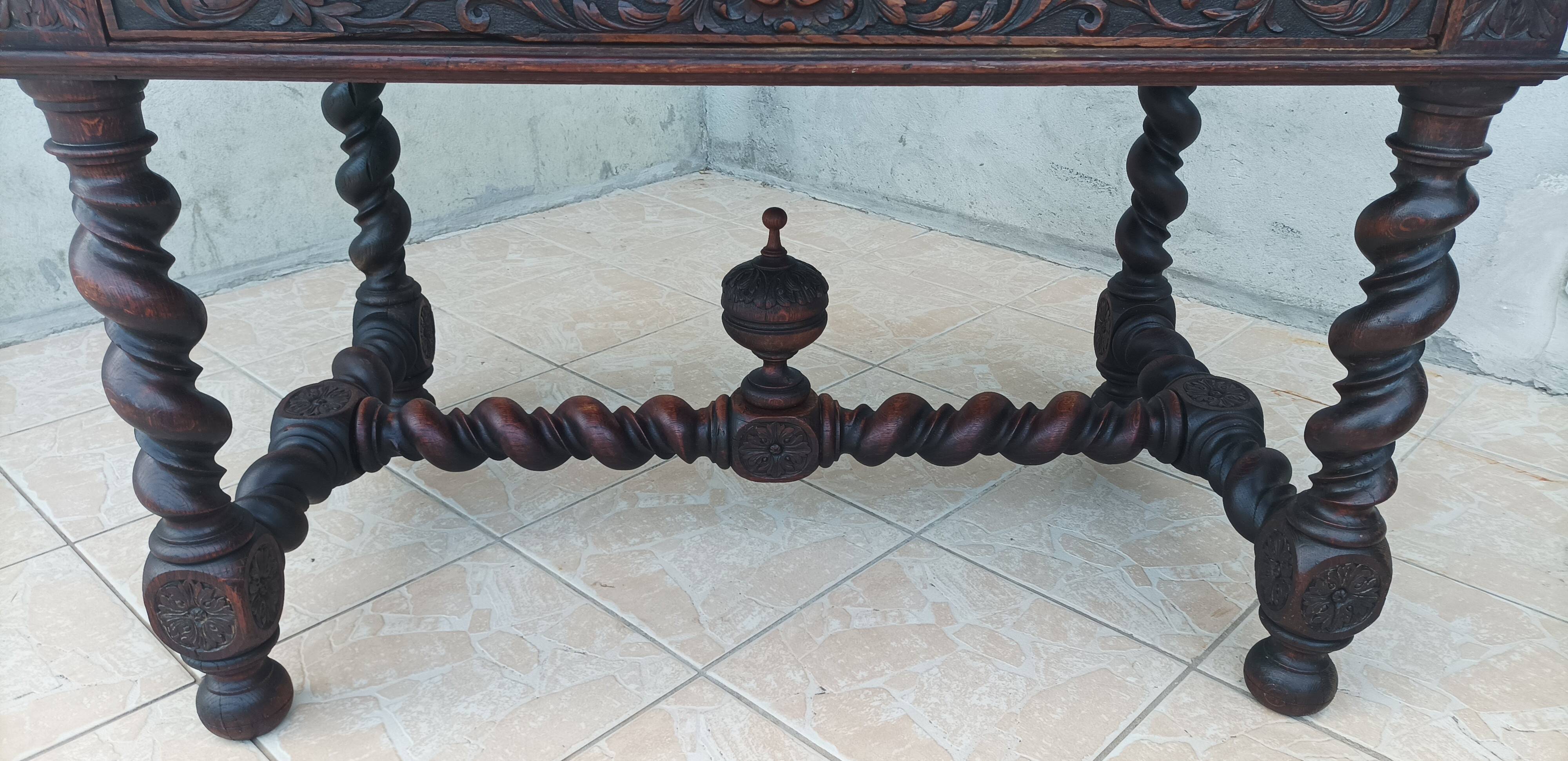 Bureau Louis XIII en chêne 19ème