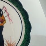 Assiette de la faïencerie Henriot à Quimper. A suspendre ou à poser. Signée
