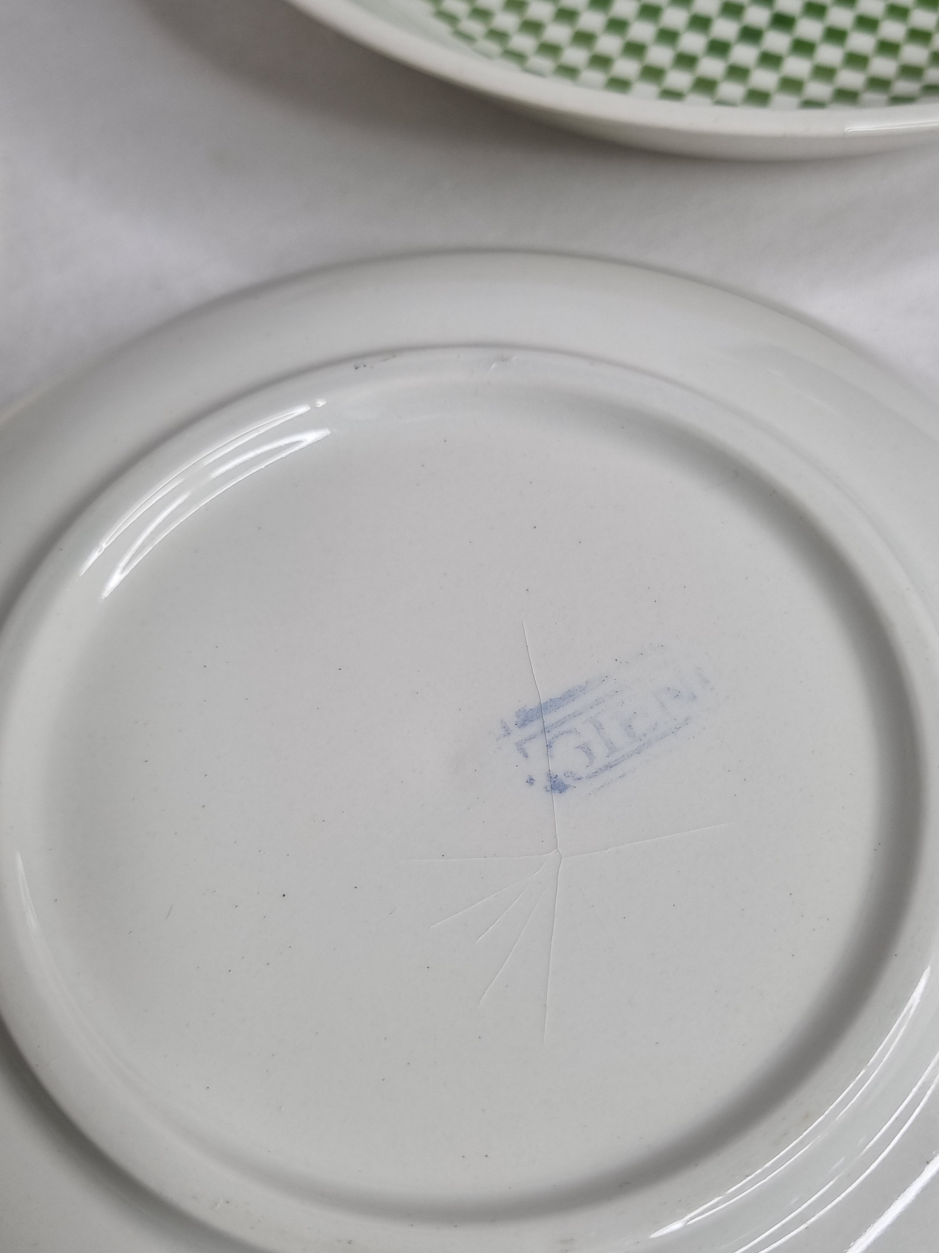 Set of four hollow plates with checkerboard decoration of the faience factory of Gien, 20 cm