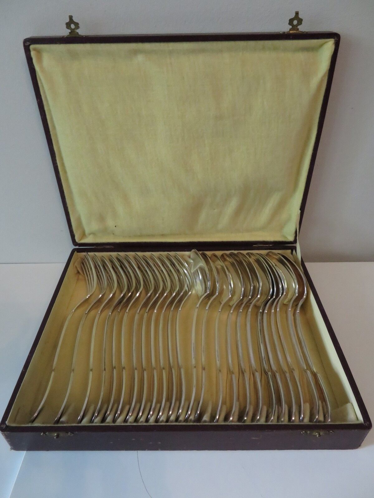 Housewife 12 forks 12 spoons in box