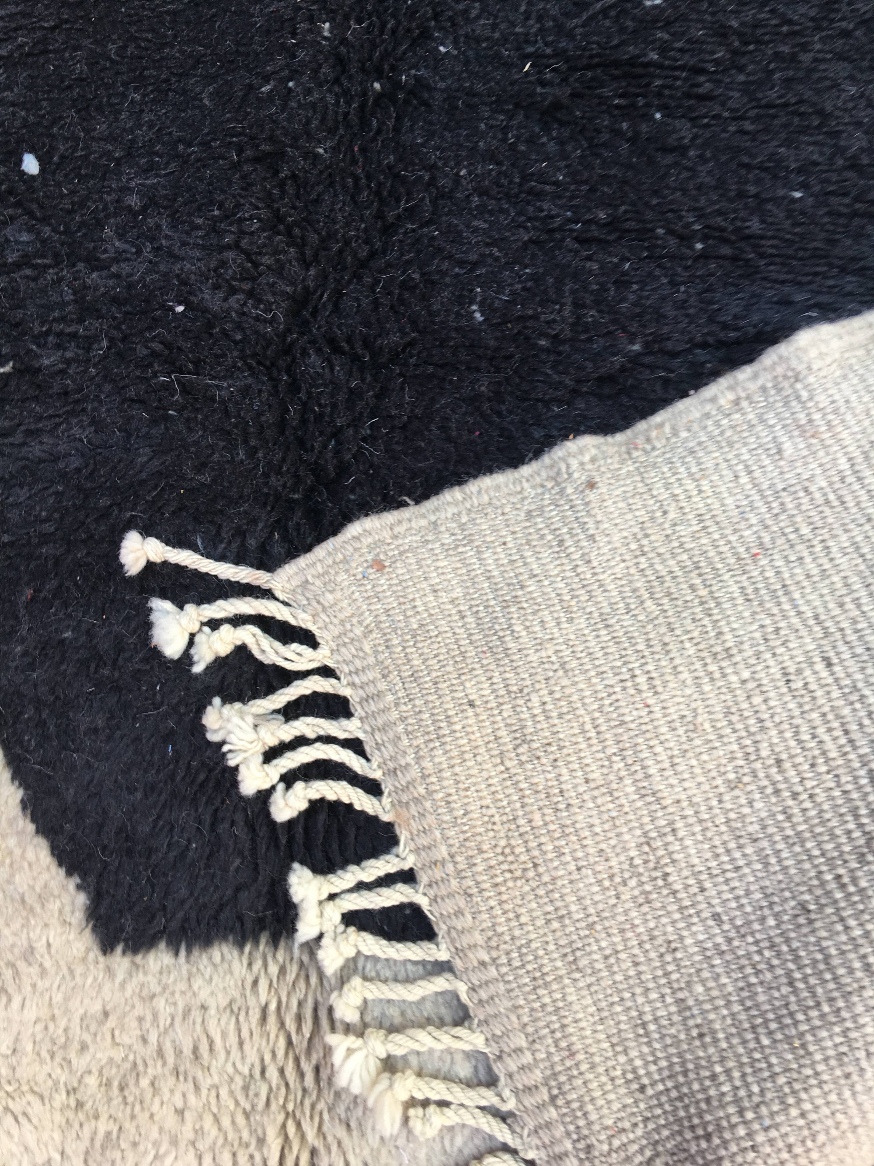 Exceptional Mrirt rug 270 x 255 cm