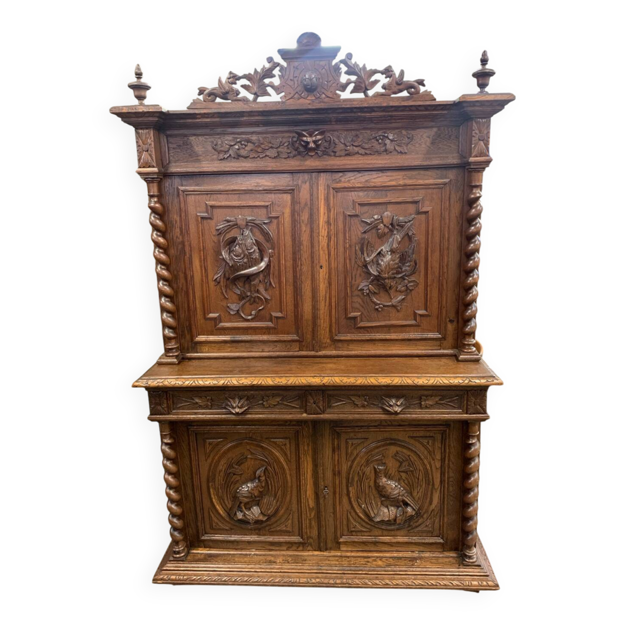 Buffet with 2 wooden turned and carved hunting bodies, around 1900.