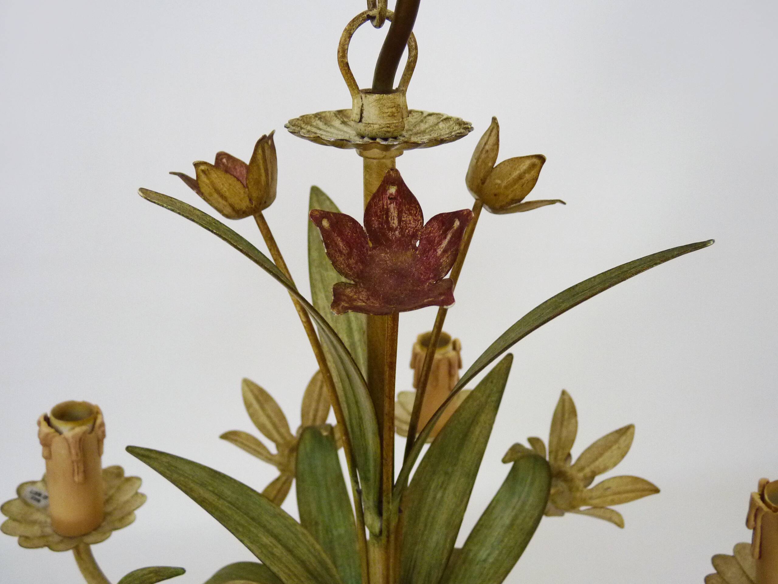 Vintage chandelier in painted metal decorated with flowers and foliage with 5 lights. 80s 90s