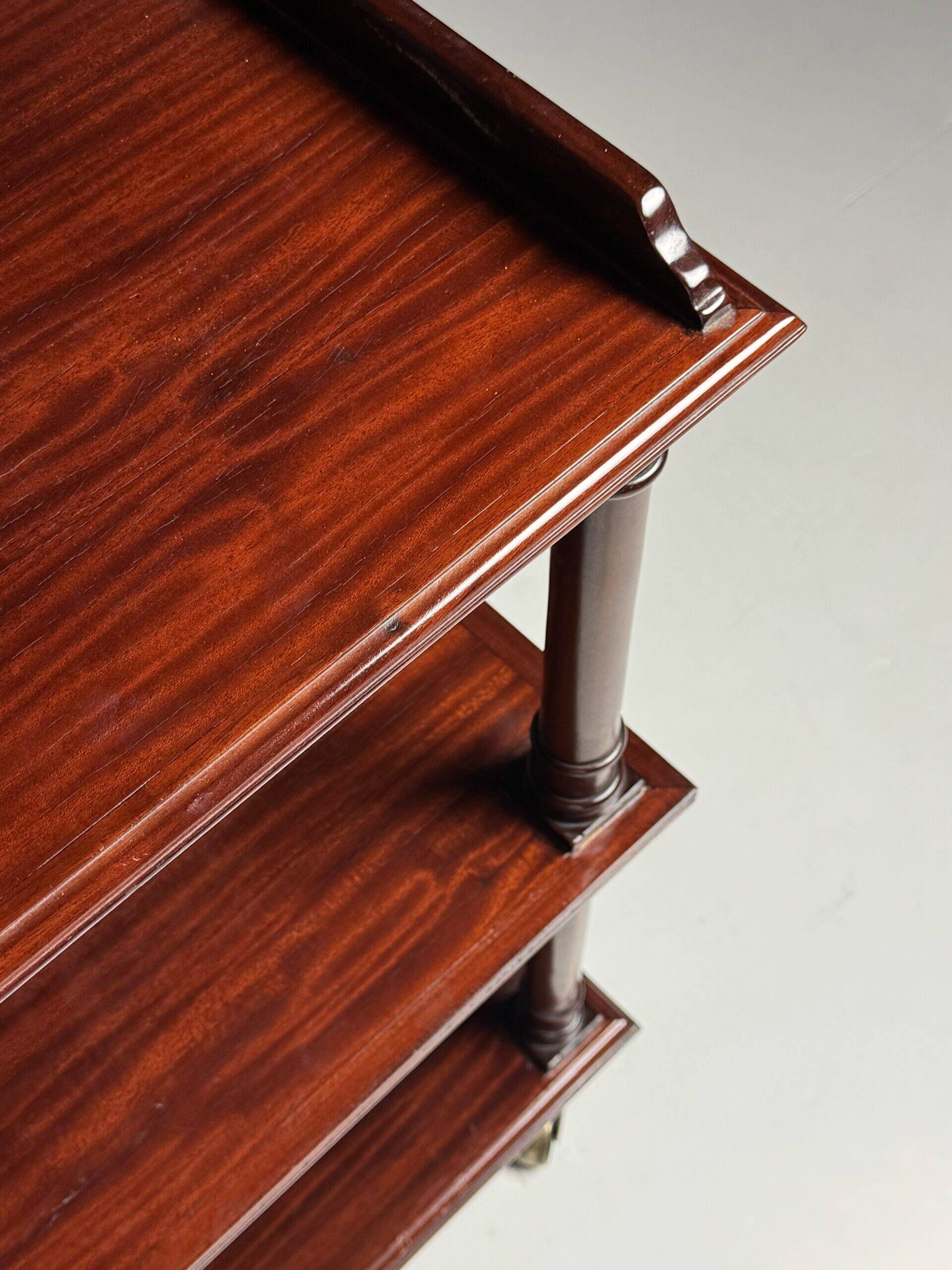 Mahogany étagère 20th century
