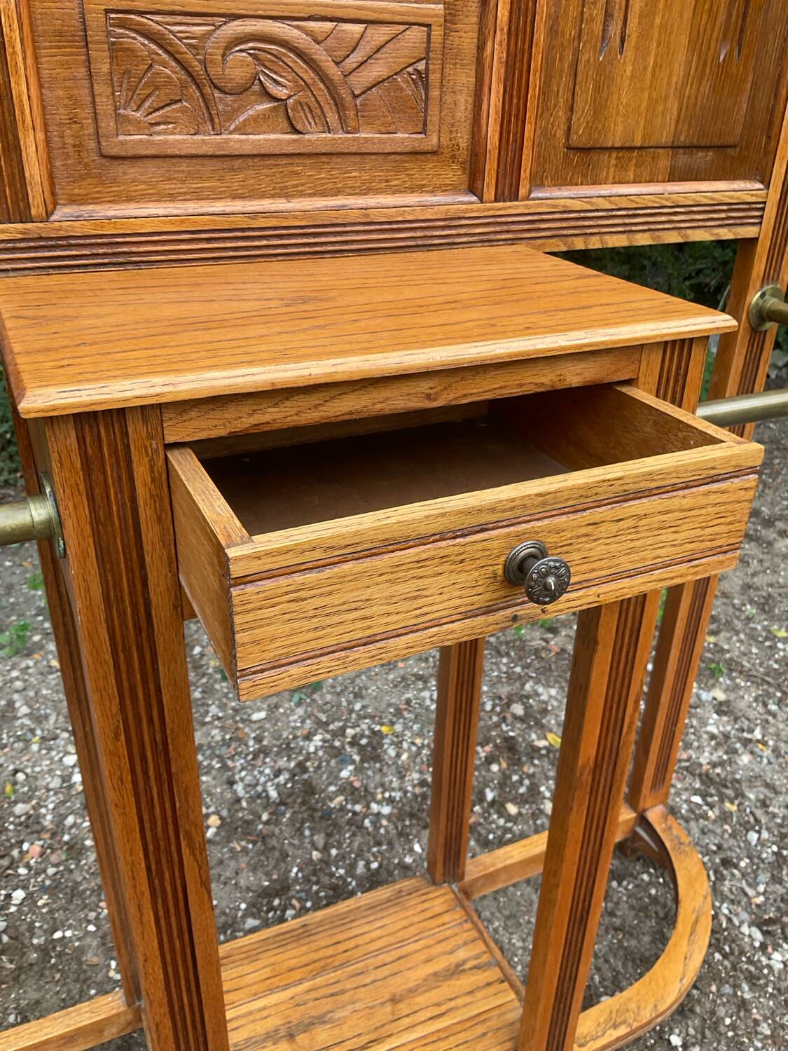 Art Deco oak cloakroom