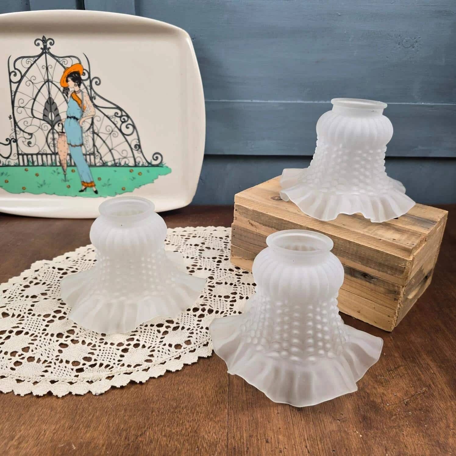 Set of 3 vintage satin glass tulips for lighting – Beaded and pleated decoration