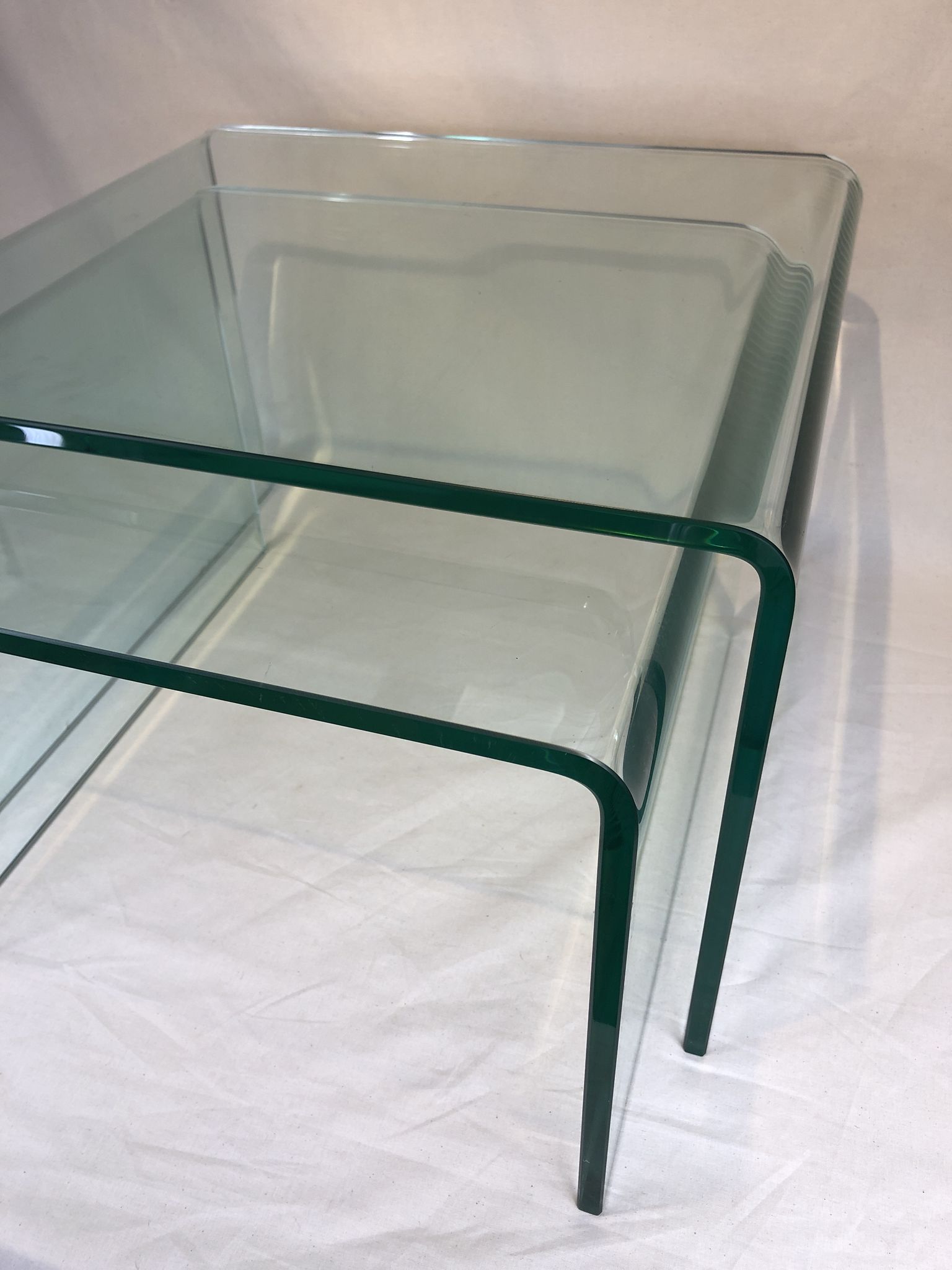 Ensemble 2 tables gigognes en verre 1980