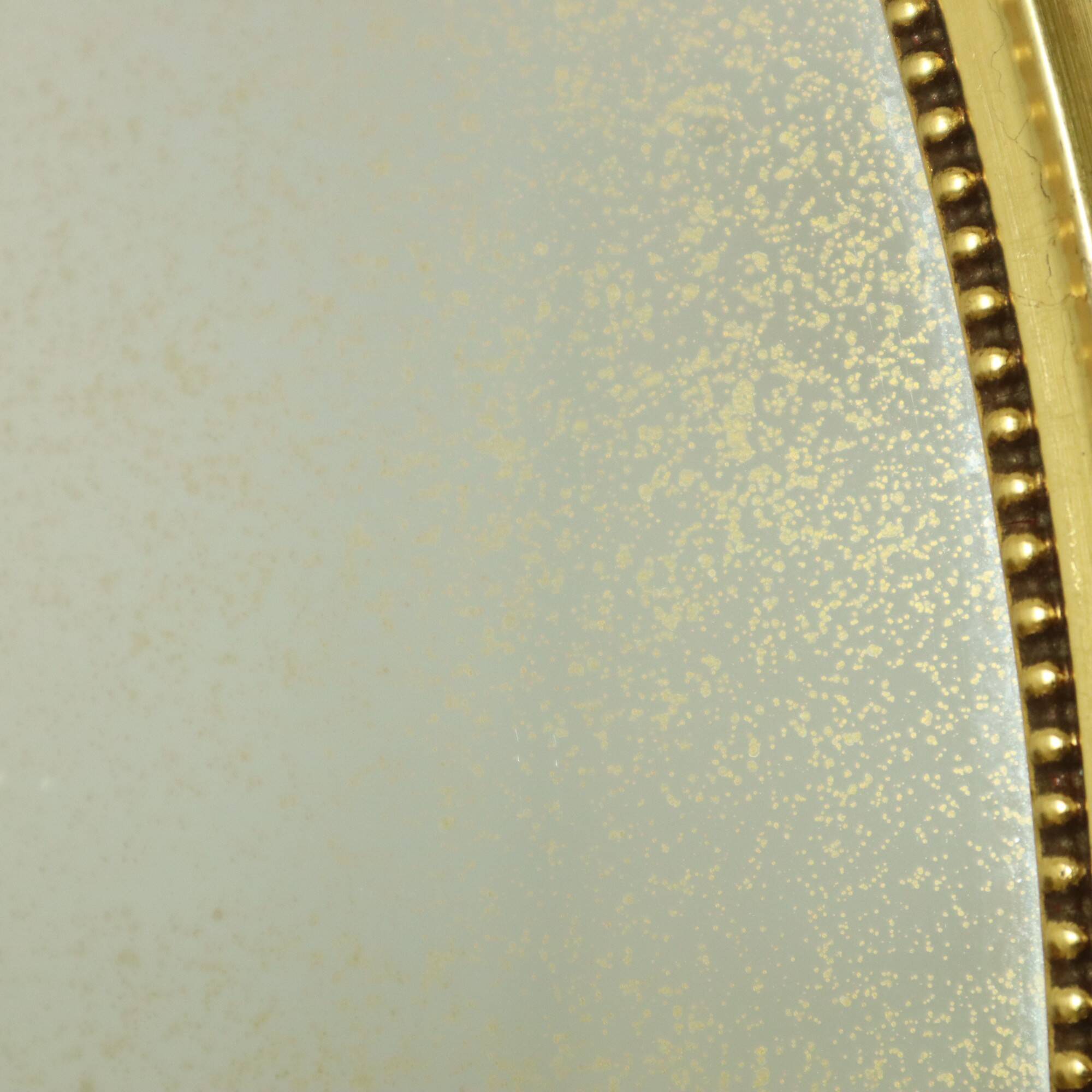 Miroir ovale classique doré à décor de ruban, France