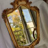 Miroir en bois doré décoré