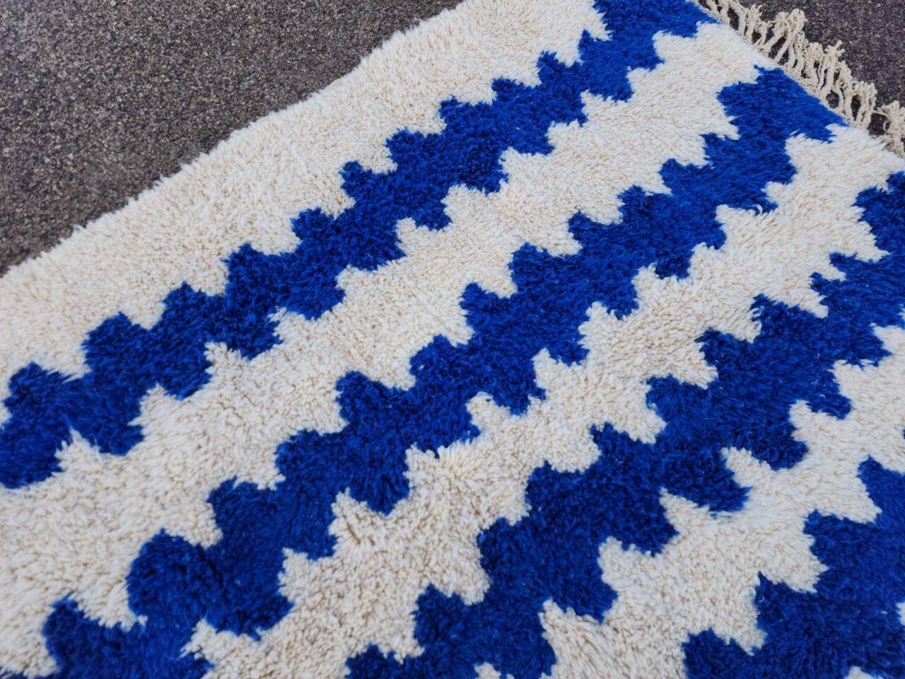 Traditional wool rug Morocco 3 x 2 m