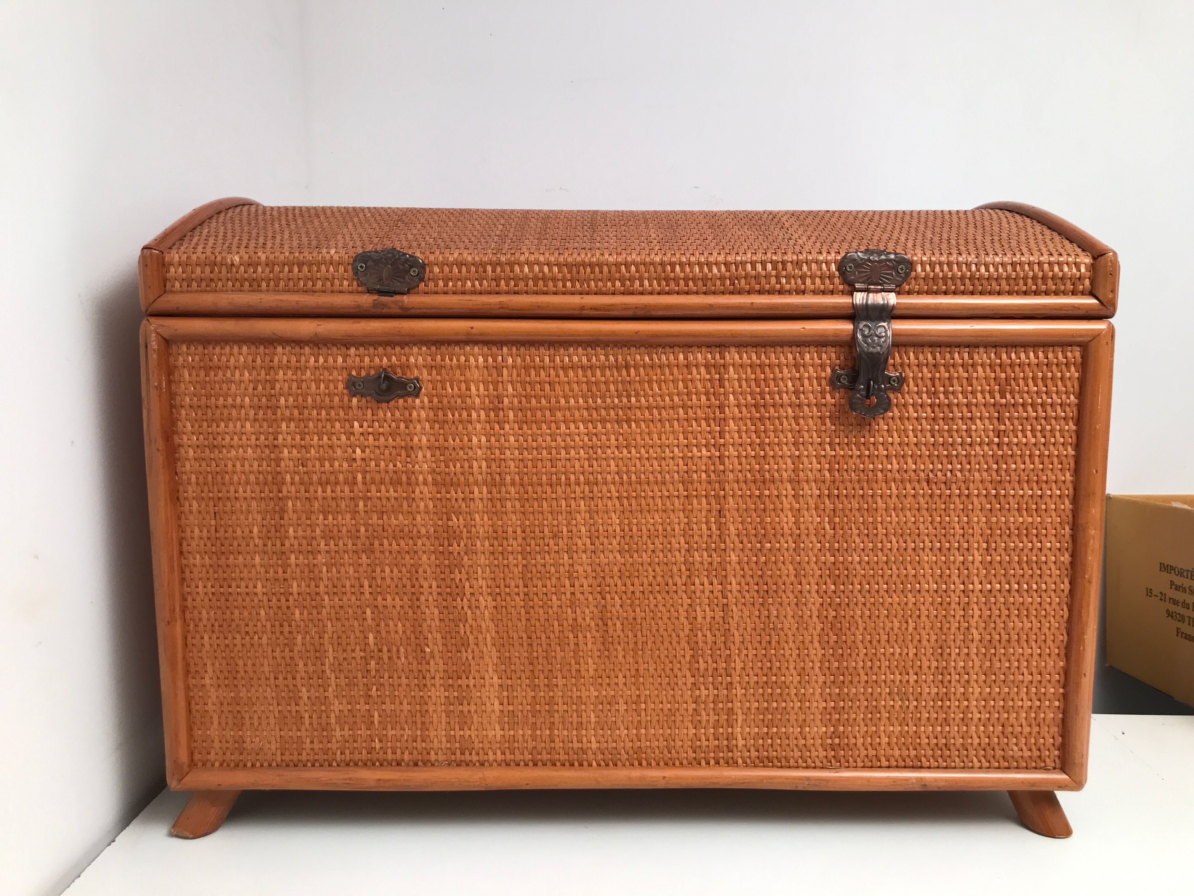 Trunk trunk in canned rattan 50s-60s
