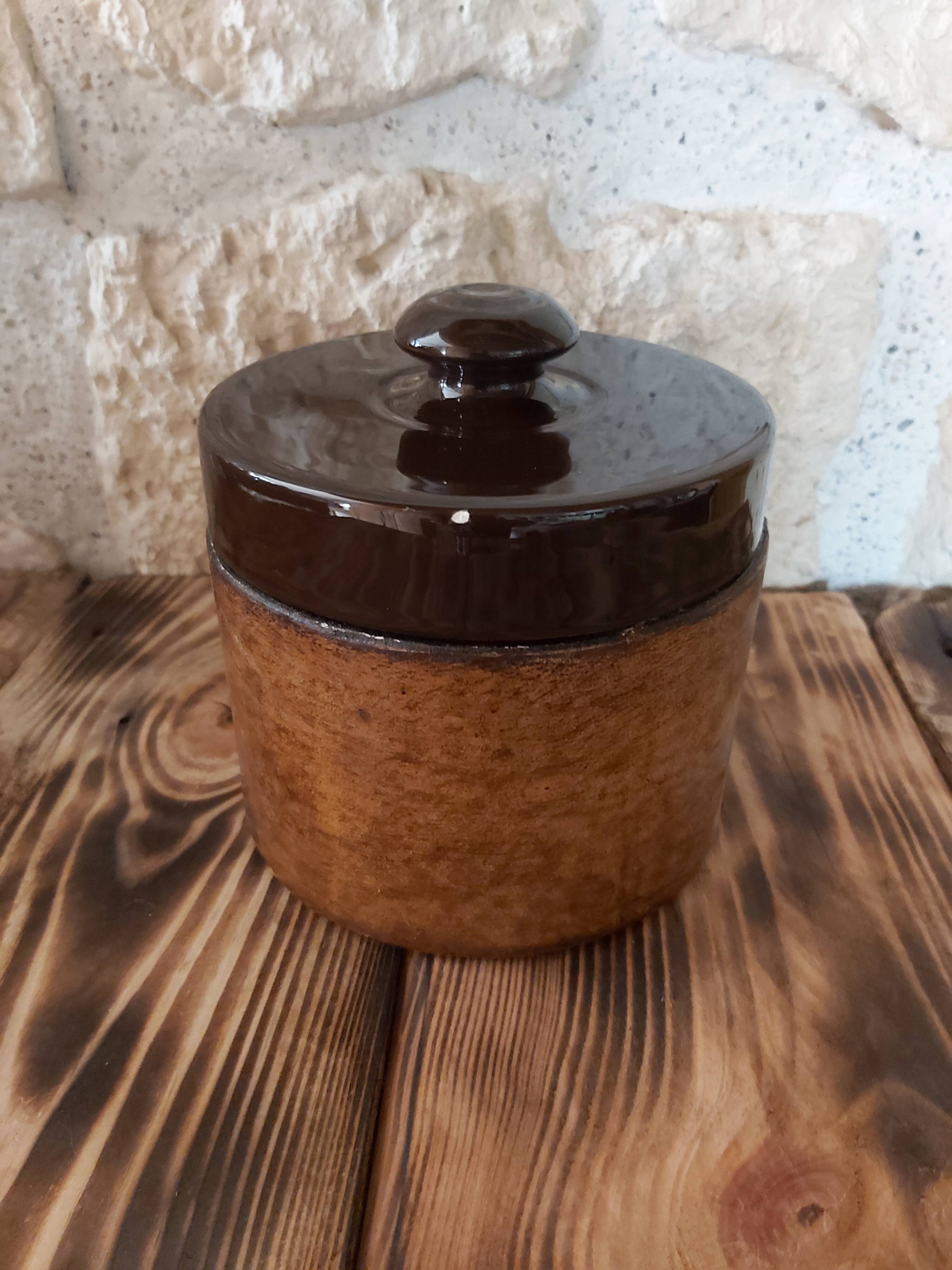 Tobacco pot with humidifier