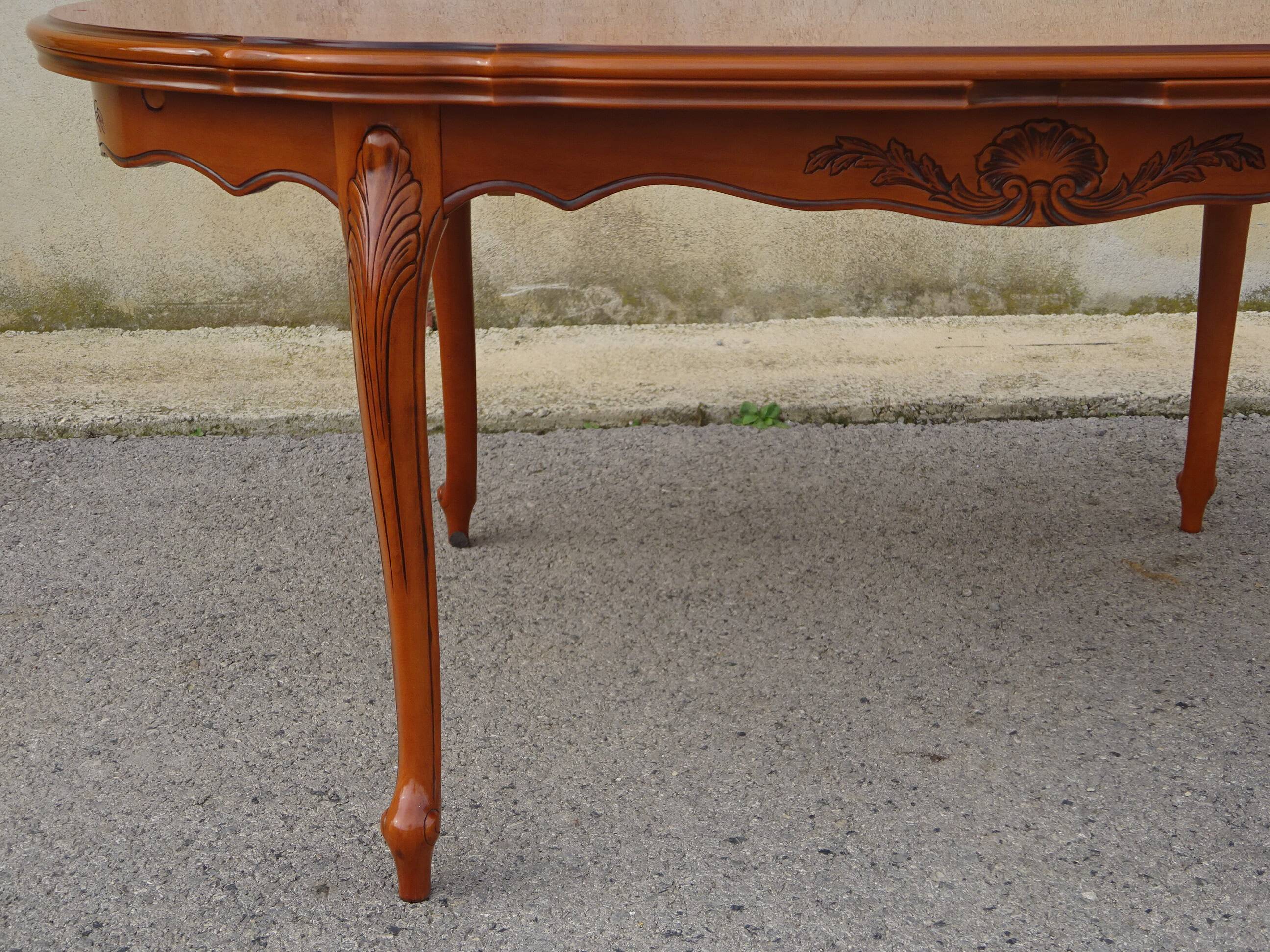 Table ovale avec rallonges, style Louis XV