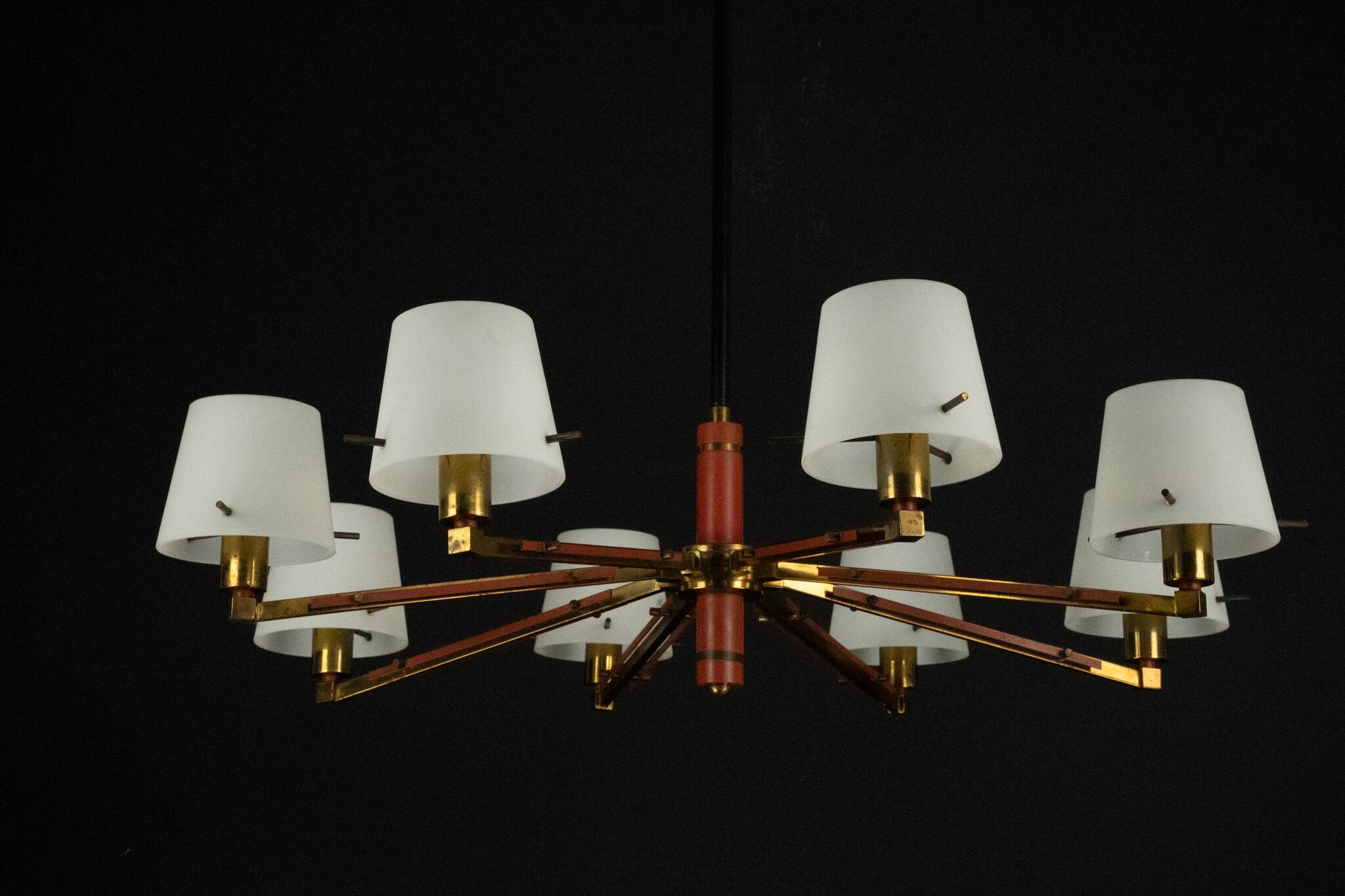 Mid-Century 8 arms Stilnovo chandelier in opaline, brass and red lacquer.