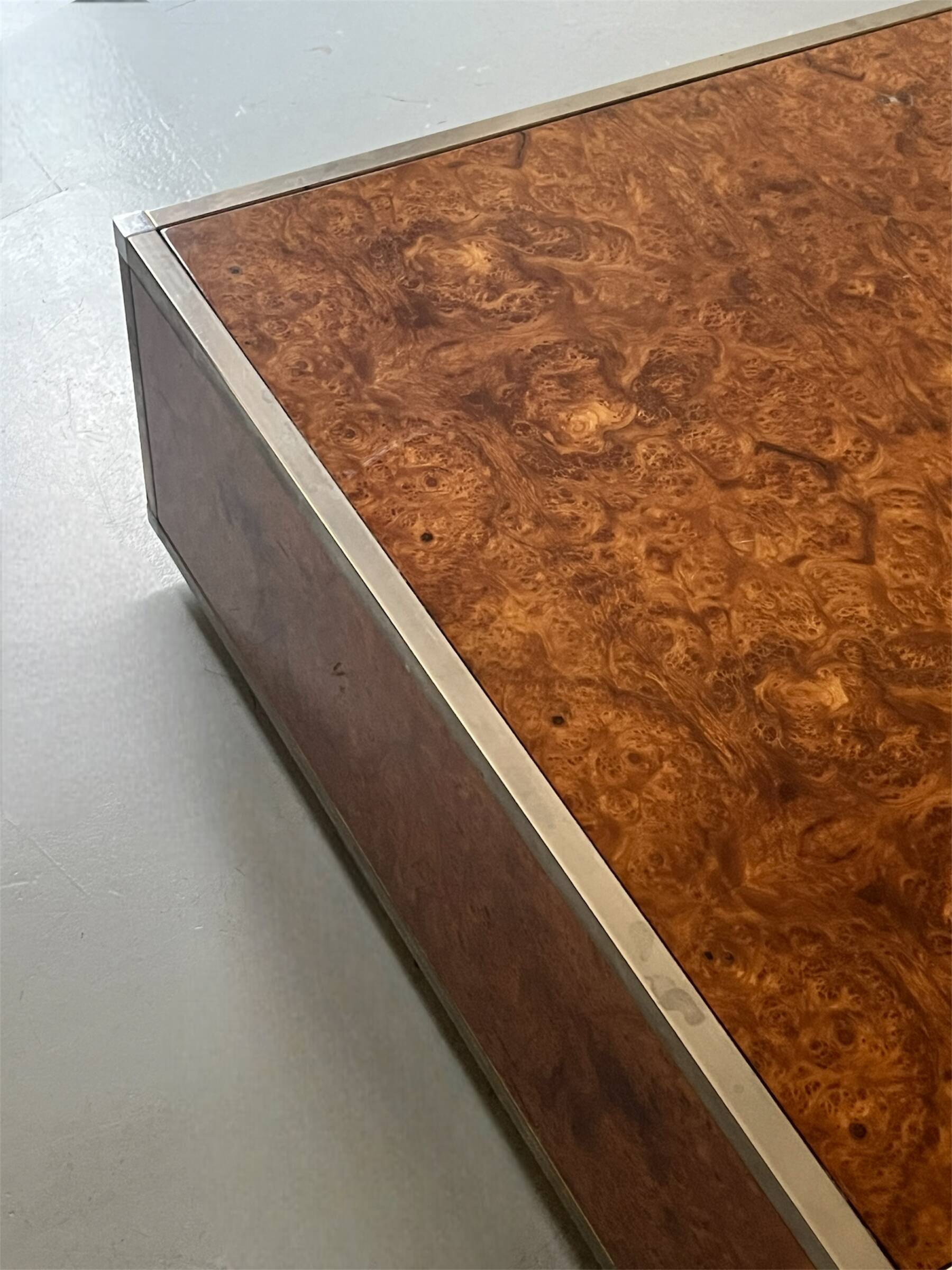 Square coffee table in metal and elm burl in the style of Willy Rizzo, 1970