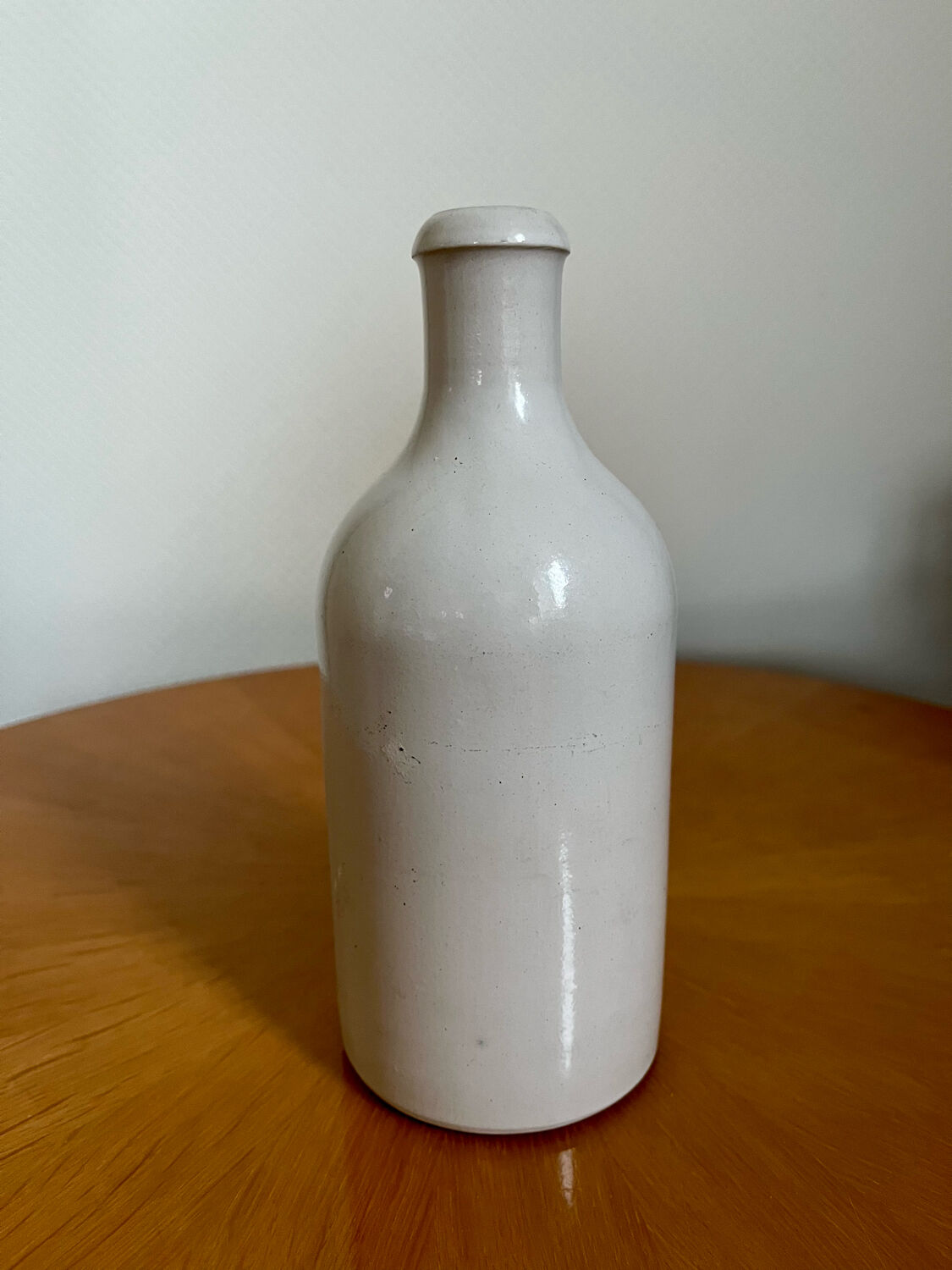 Bottle in white glazed ceramic stoneware M.KM