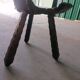 Chaise de montagne tripode en bois sculpté 1950
