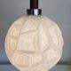 Lampe à suspension vintage, vermoedelijk Peill & Putzler, verre opalin avec relief