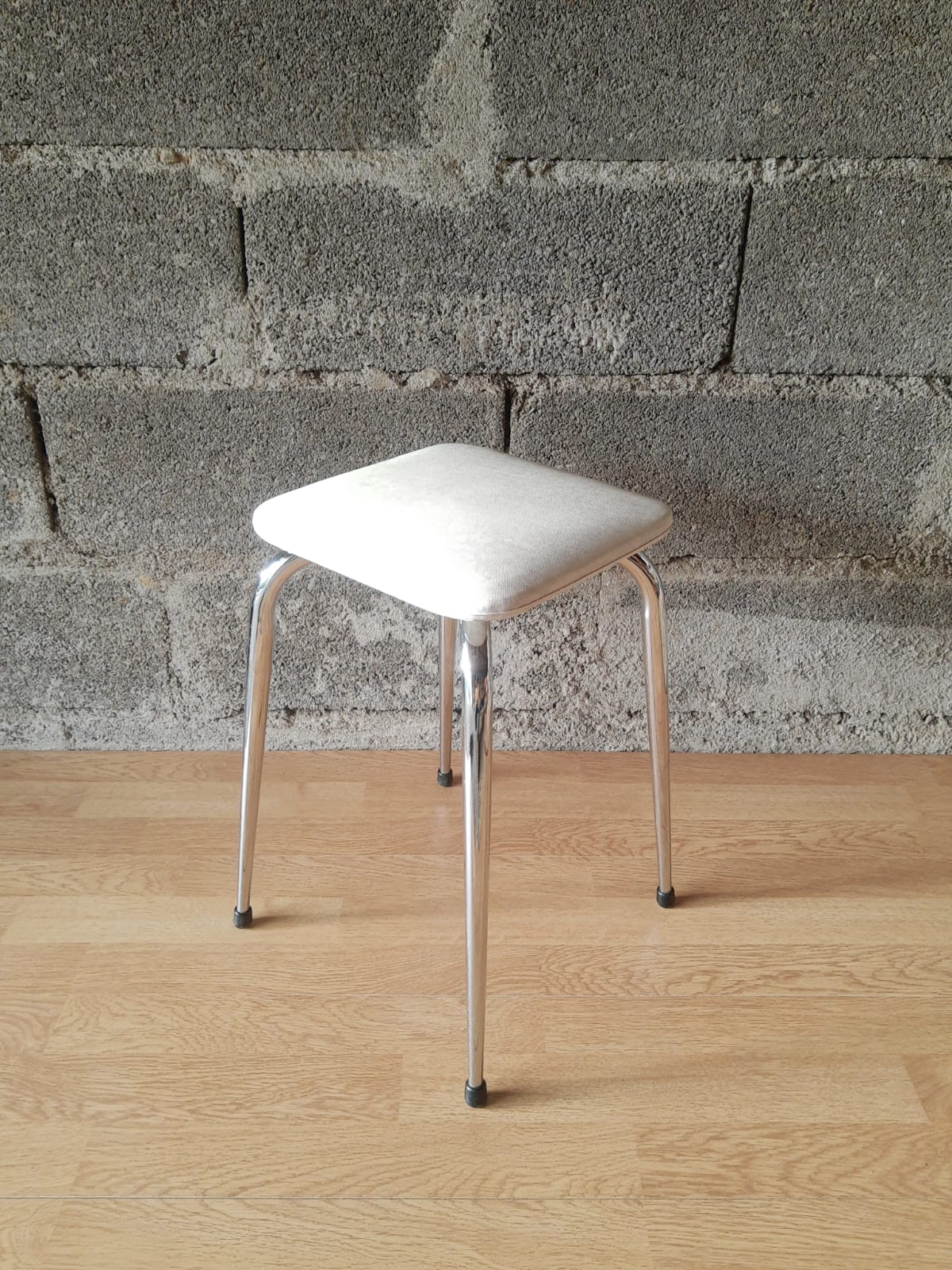 White skai stool / vintage chrome metal feet