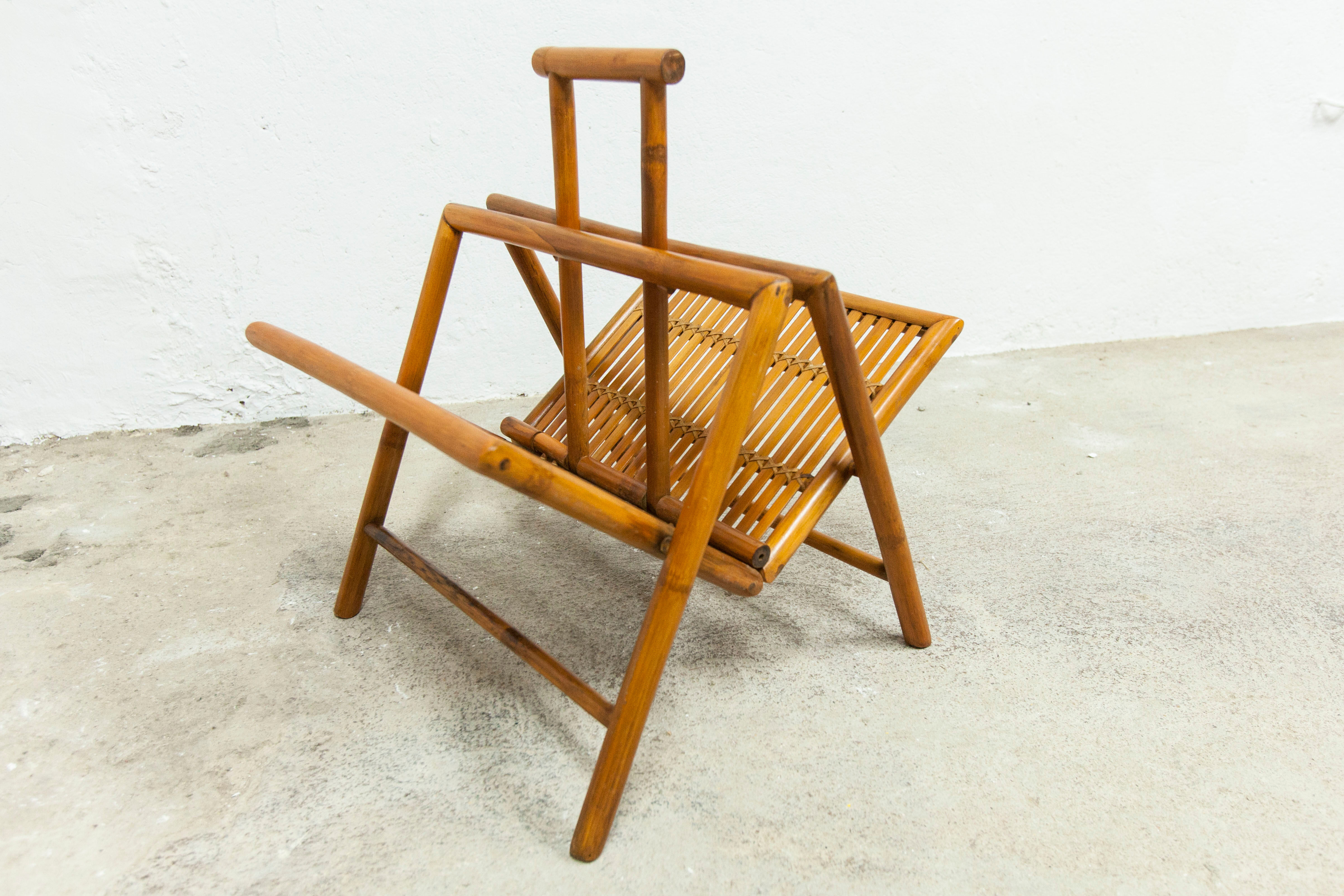 Foldable bamboo magazine door 1960