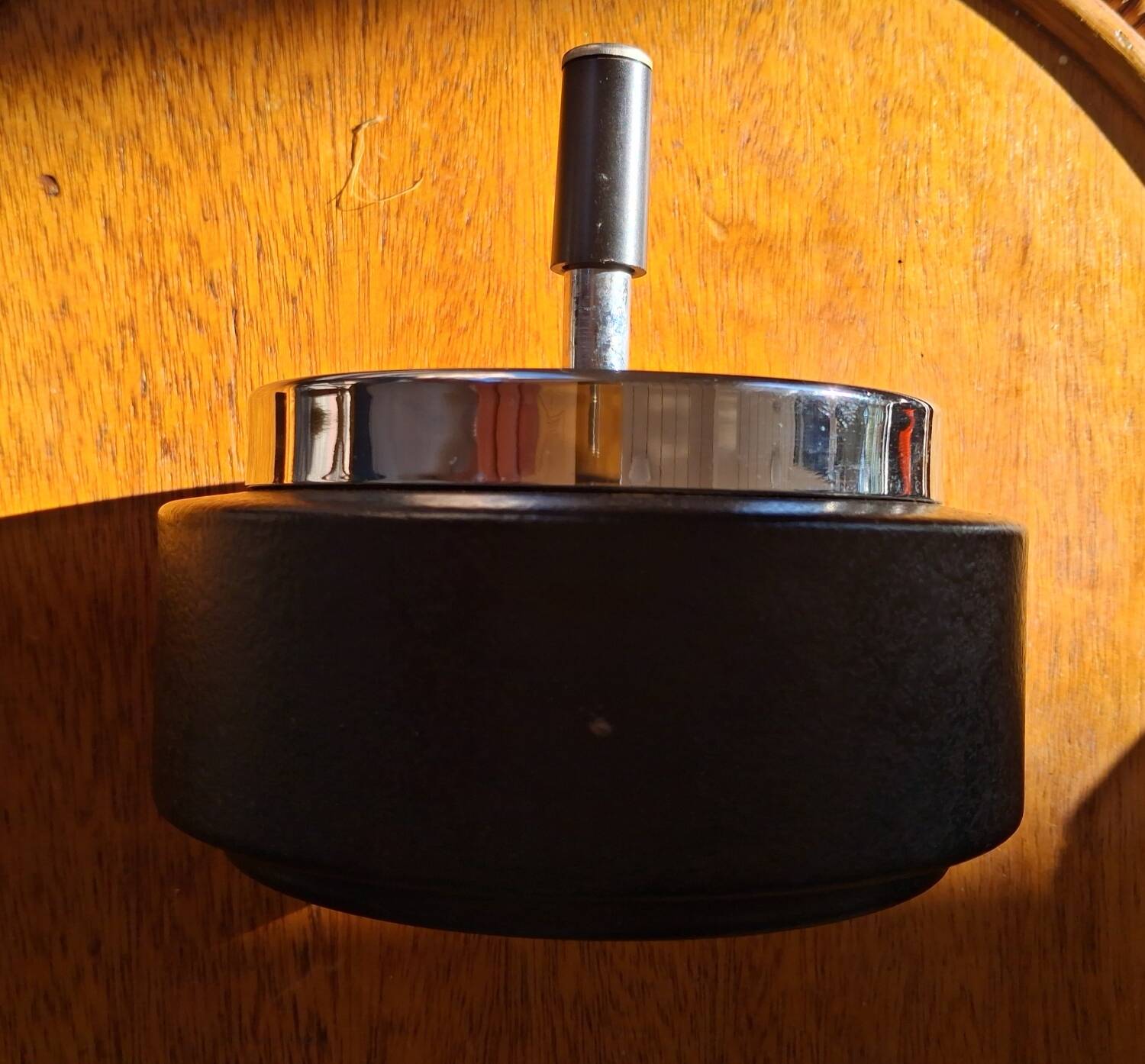 Cendrier noir et chromé vintage