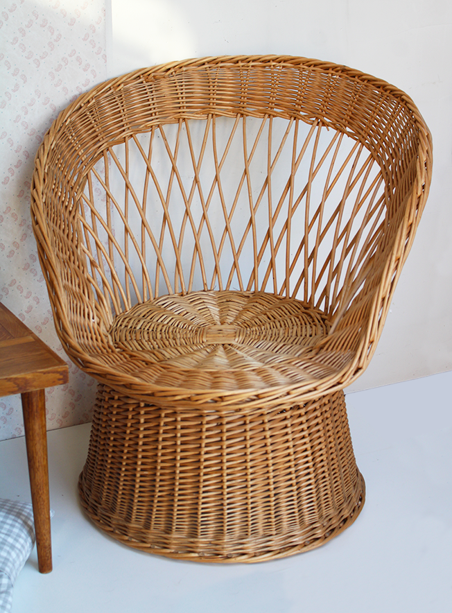 Rattan armchair back fan