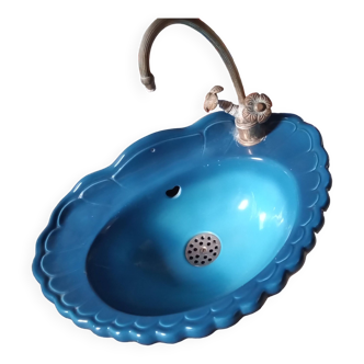 Shell-shaped basin, vintage