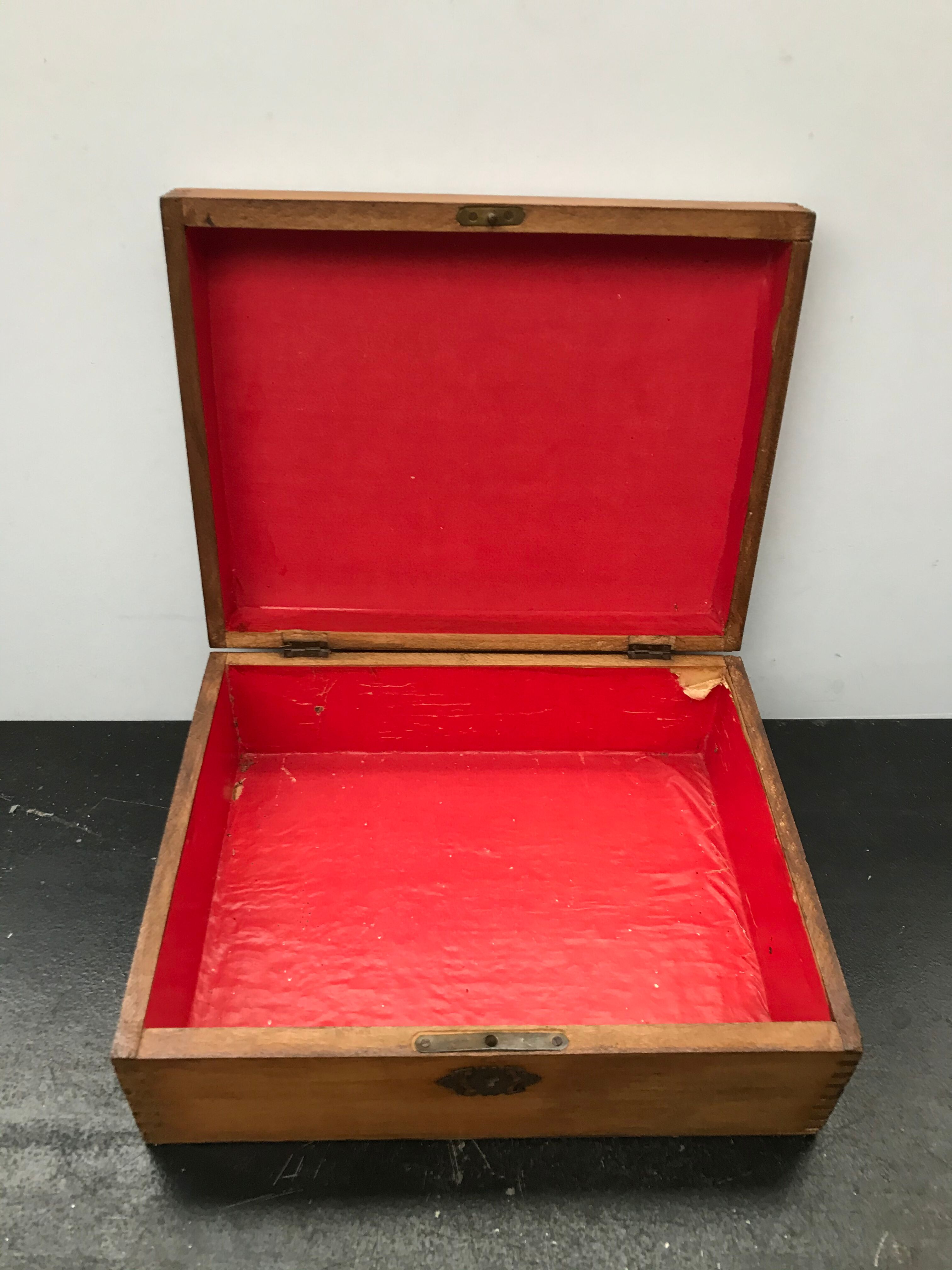 Former vintage wood jewelry box