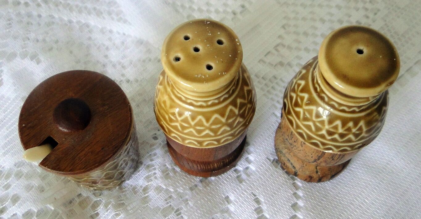 Set condiments sel poivre moutarde céramique et bois