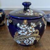 Tray set and its earthenware pots