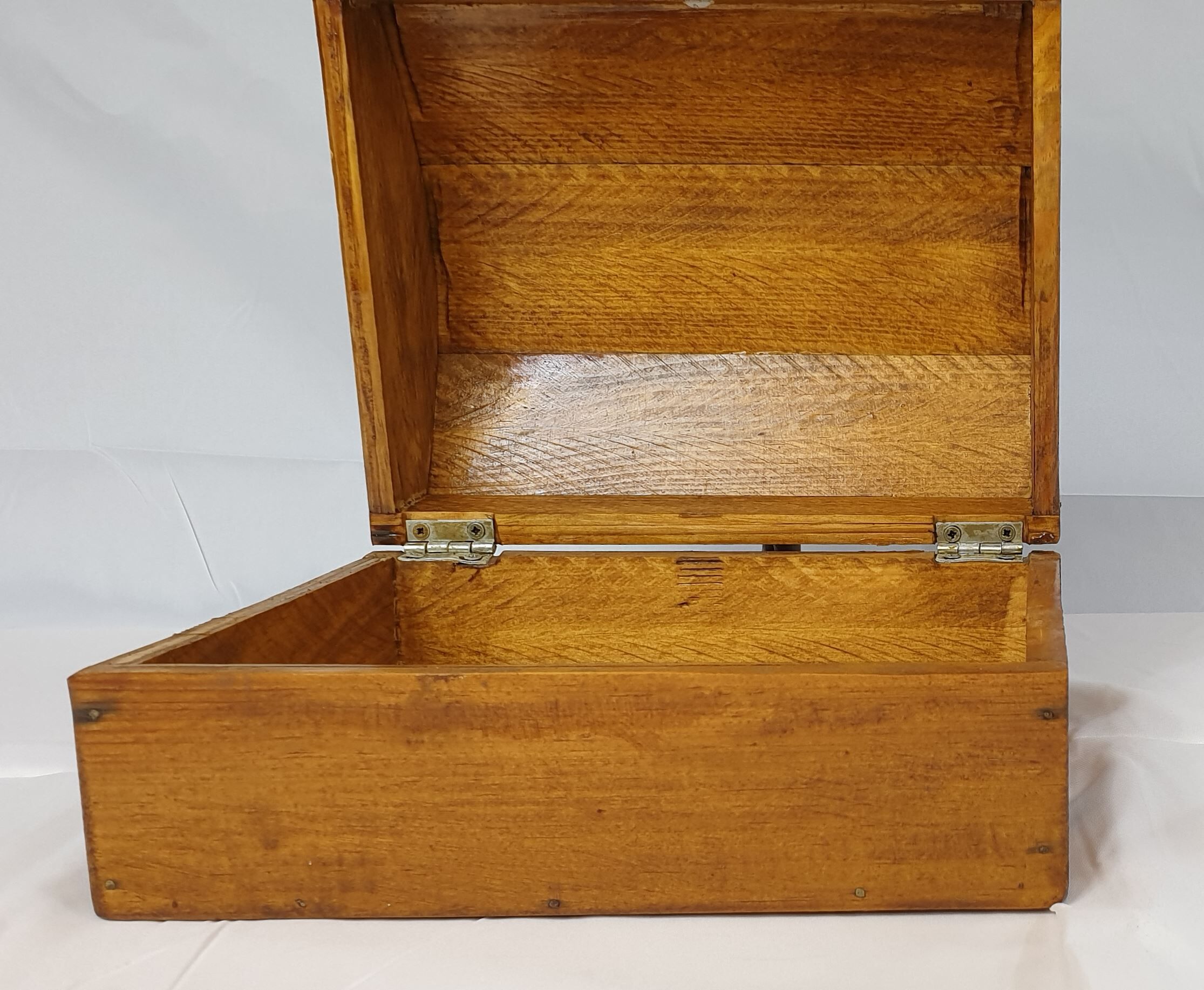 Coffret vintage en bois massif