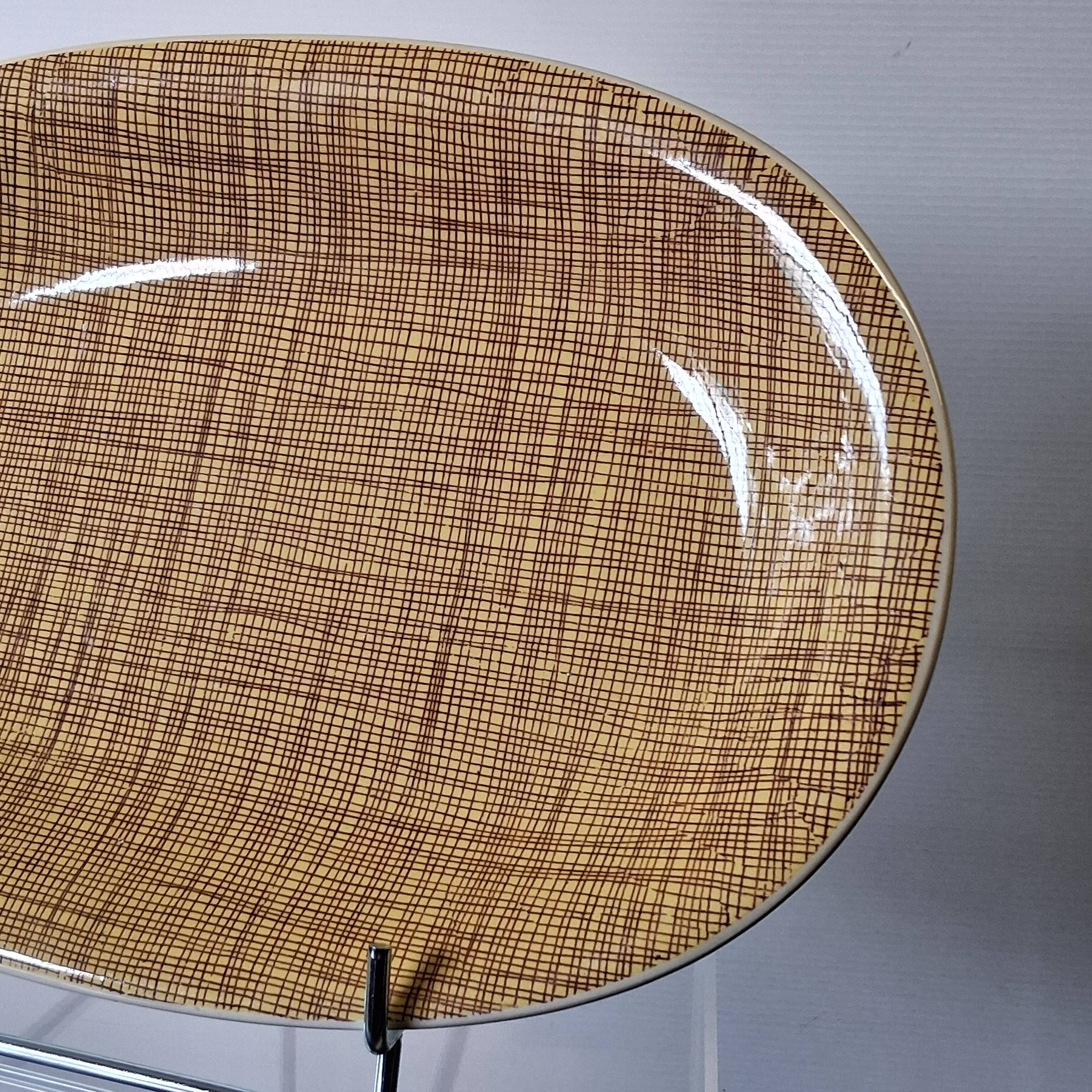 Very nice long dish from Villeroy & Boch model "Bern" in very good condition.