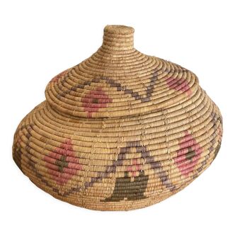 Raffia basket with lid