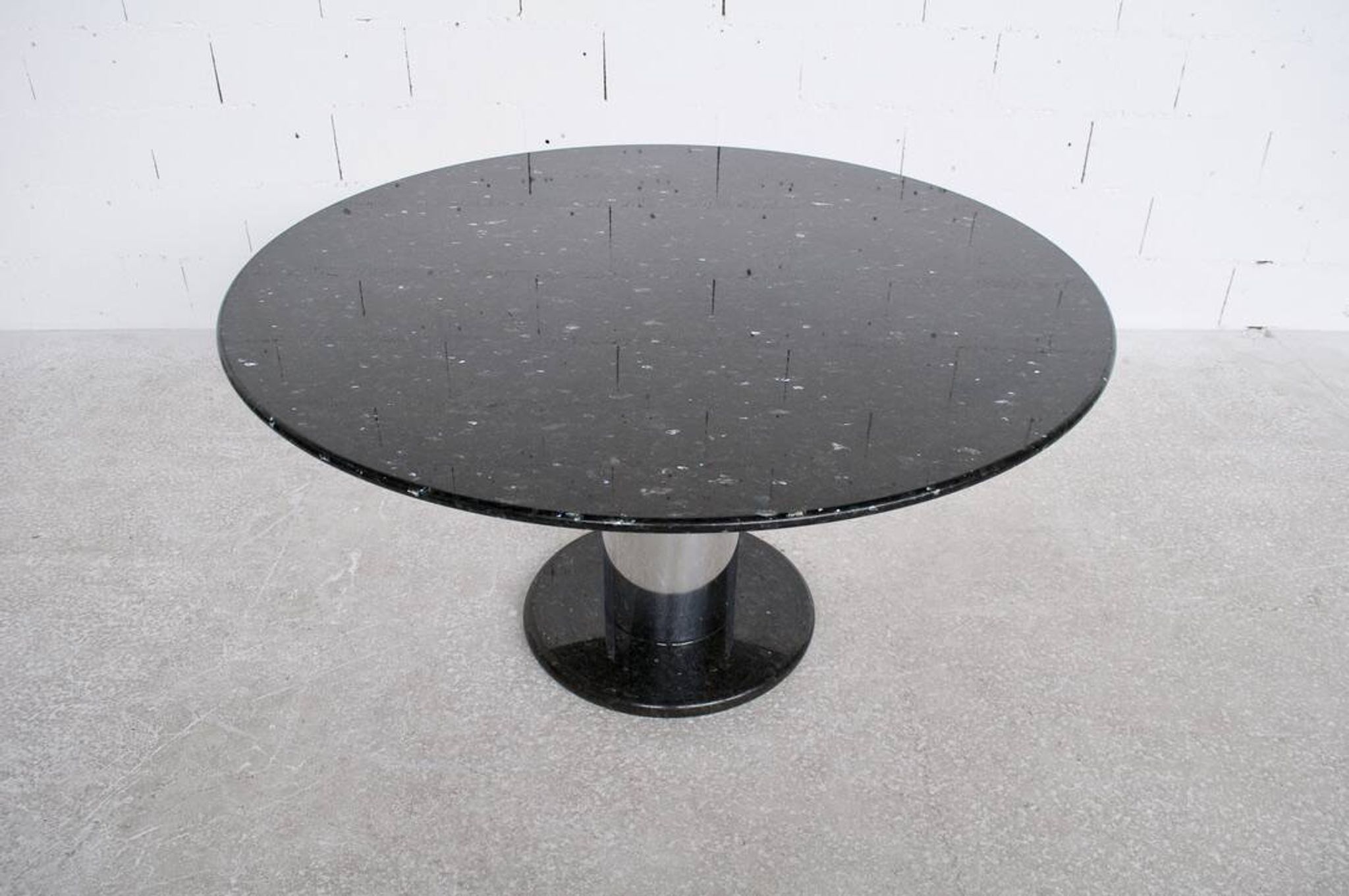 Table lotorosso by Ettore Sottsass, marble, Poltronova publisher, 1965.