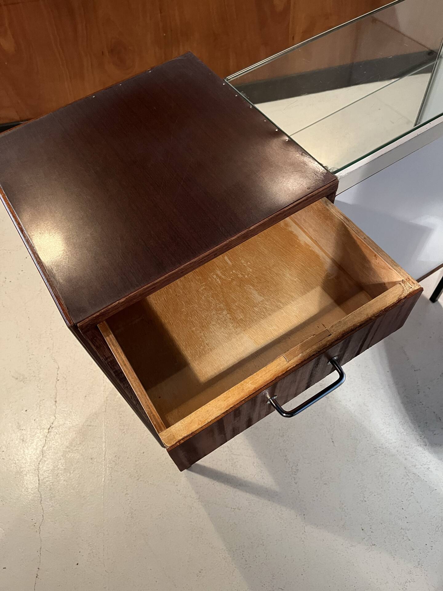Comptoir de commerce / vitrine des années 60