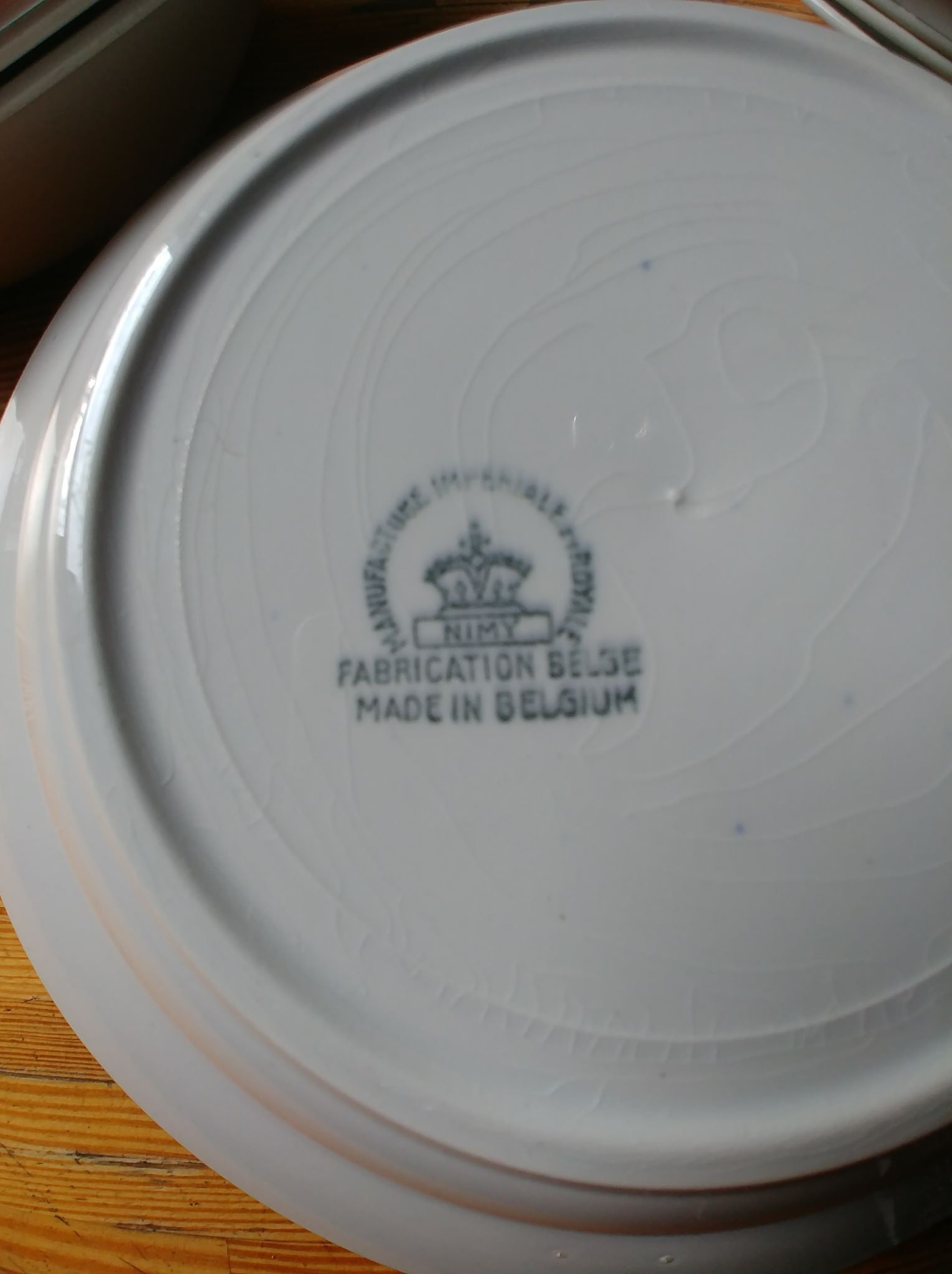 Hollow plates and Art Deco dishes in Nimy