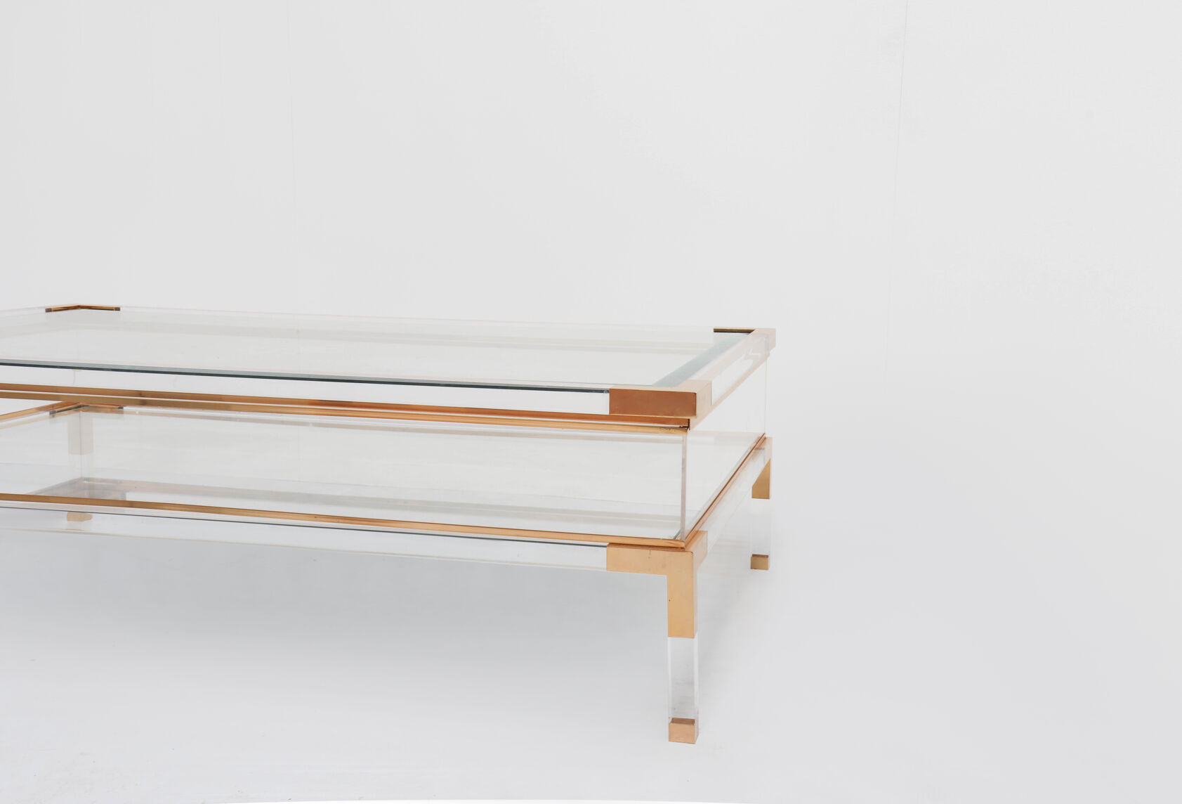 Sliding table in lucite and brass, Jansen House style