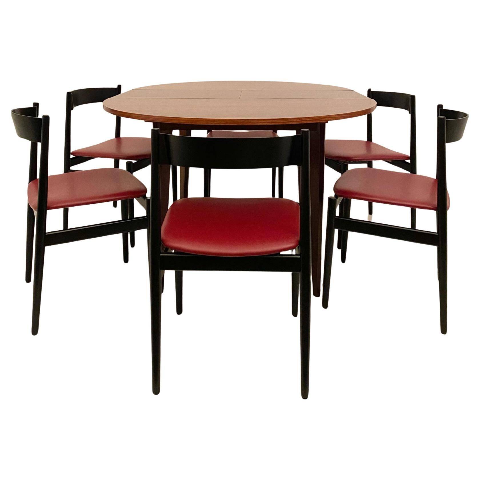 Mid Century Modern Italian Extendible Dining Table,  attributed to Vittorio Dassi, 1960 's