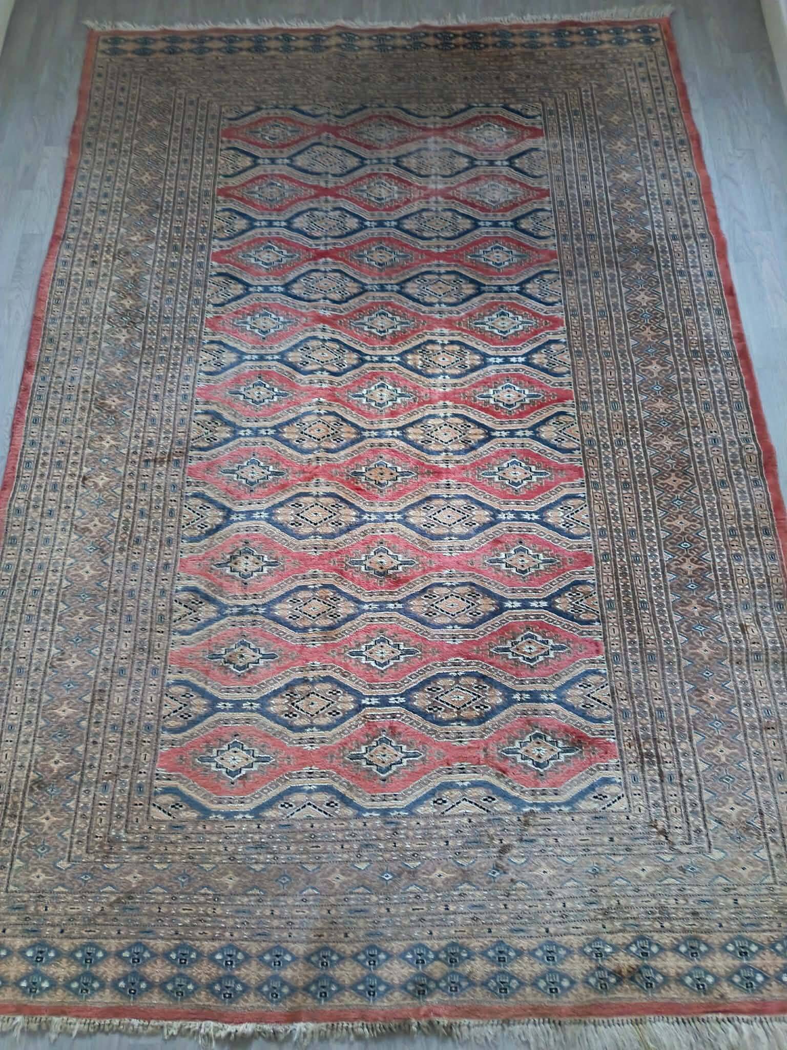 Handmade Pakistani carpet