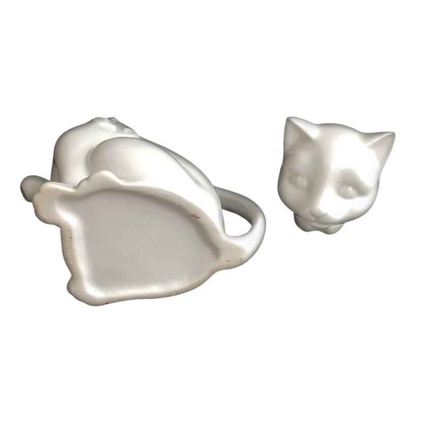 Small teapot in the shape of a cat